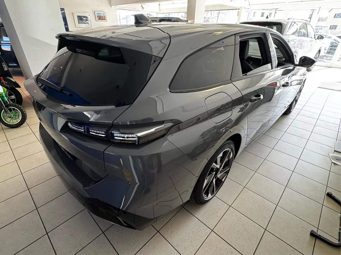 Peugeot 308 SW Allure HDi 130 EAT8 Grau - 2