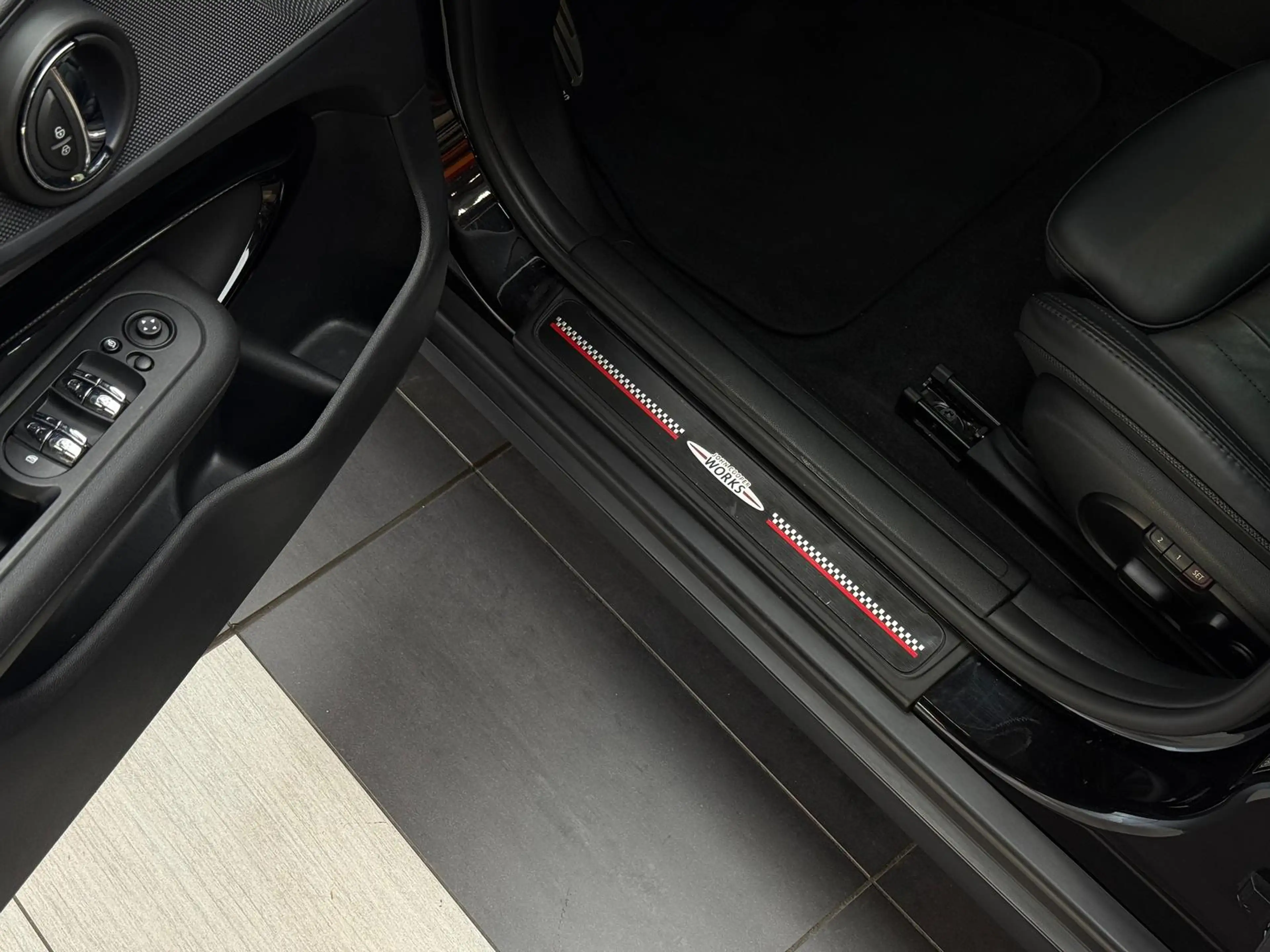 MINI Cooper S Clubman All4 JCW Aero*HuD*Pano*Kamera — photo 13
