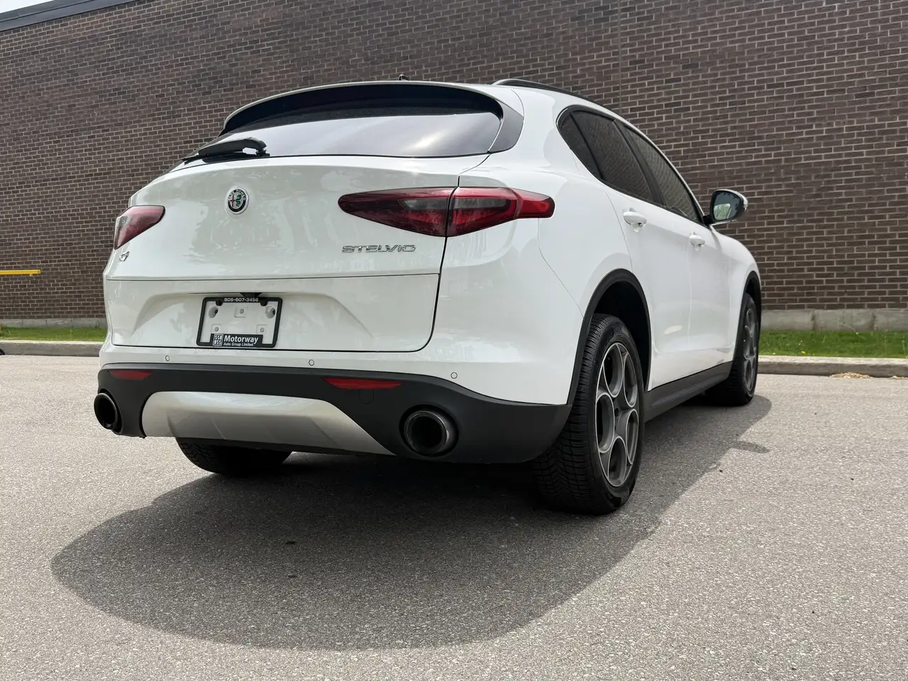 Alfa Romeo Stelvio снимка Alfa Romeo Stelvio