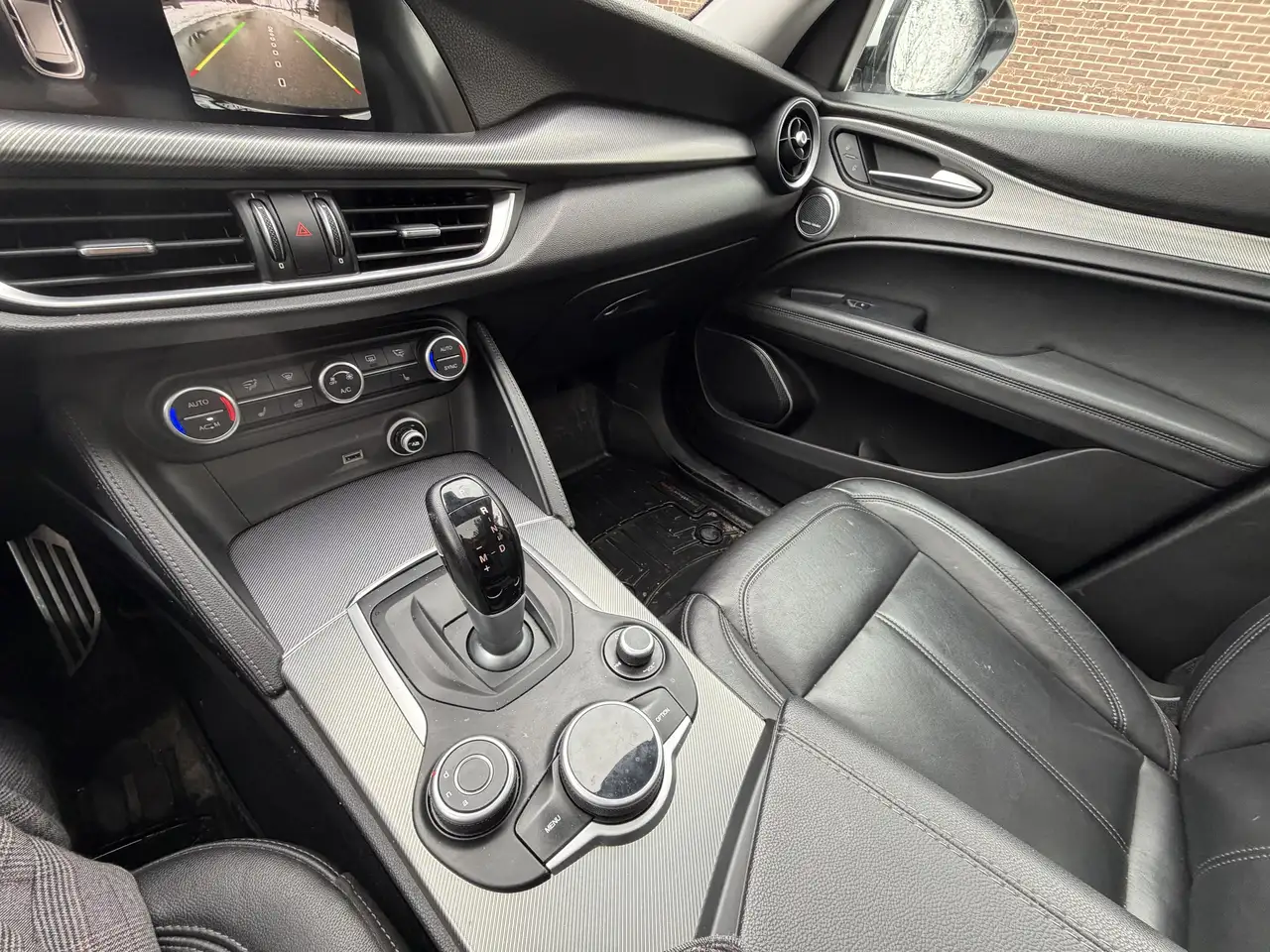 Alfa Romeo Stelvio снимка Alfa Romeo Stelvio