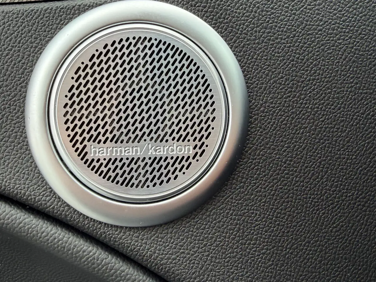 Alfa Romeo Stelvio снимка Alfa Romeo Stelvio