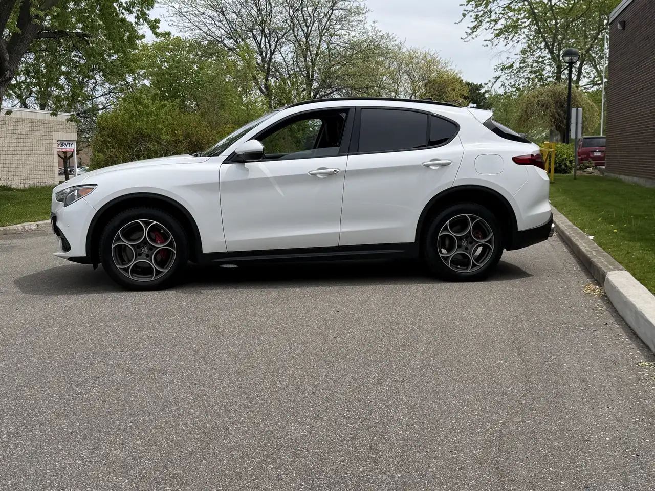 Alfa Romeo Stelvio снимка Alfa Romeo Stelvio
