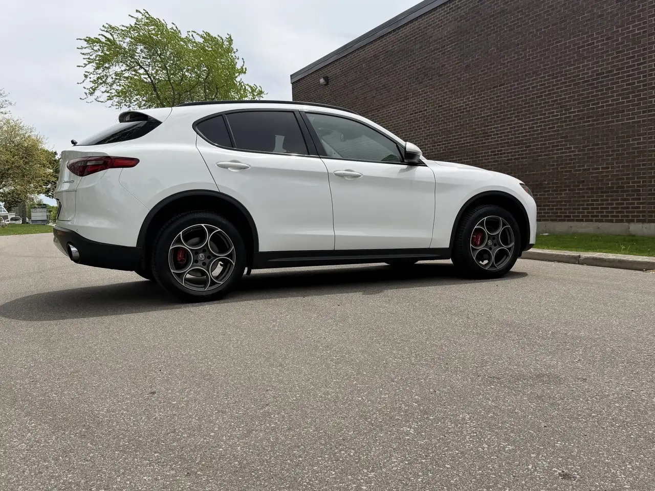 Alfa Romeo Stelvio снимка Alfa Romeo Stelvio