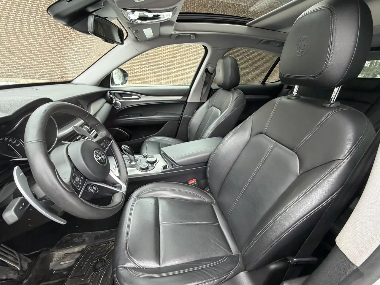 Alfa Romeo Stelvio снимка Alfa Romeo Stelvio