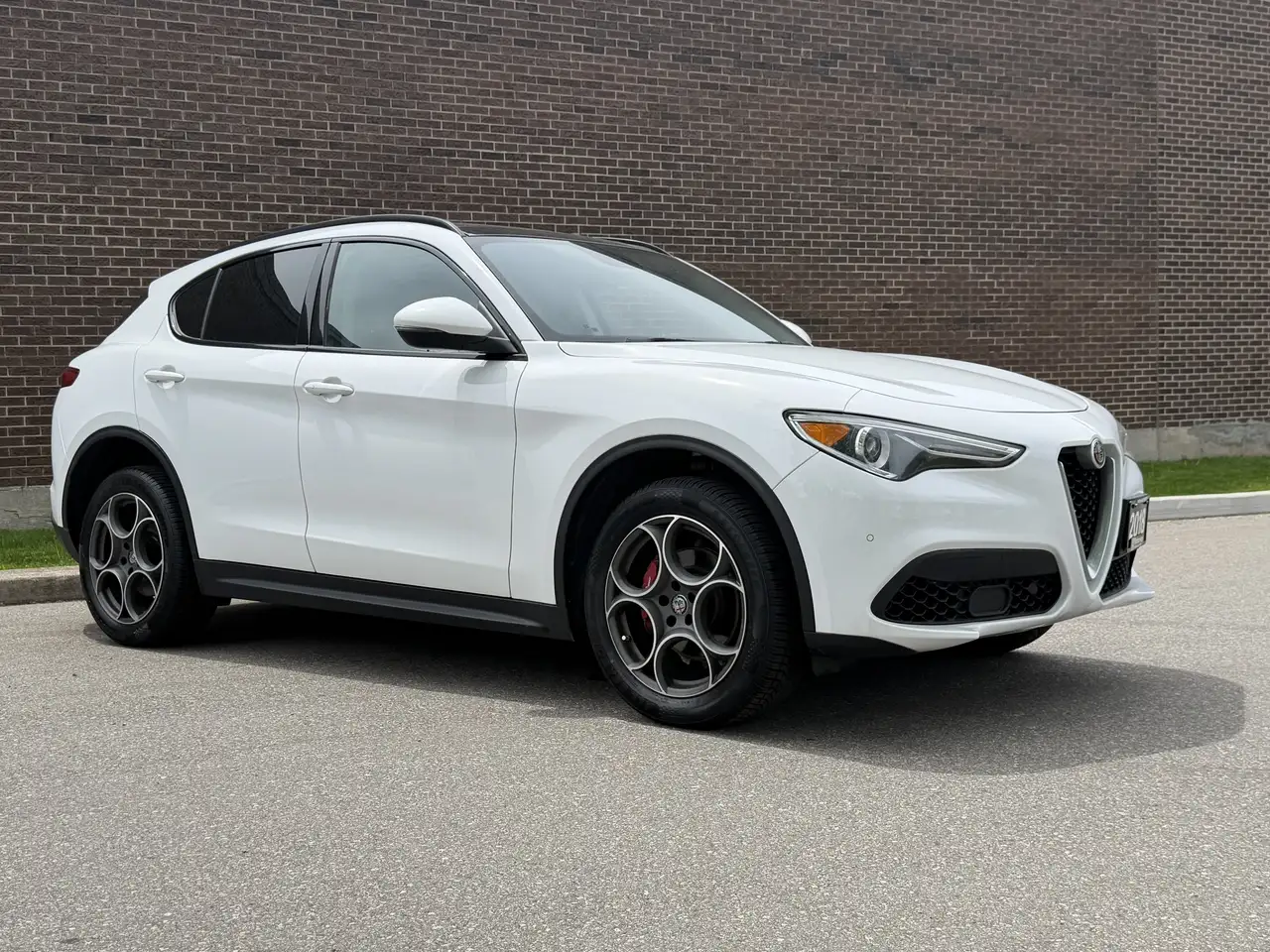Alfa Romeo Stelvio снимка Alfa Romeo Stelvio