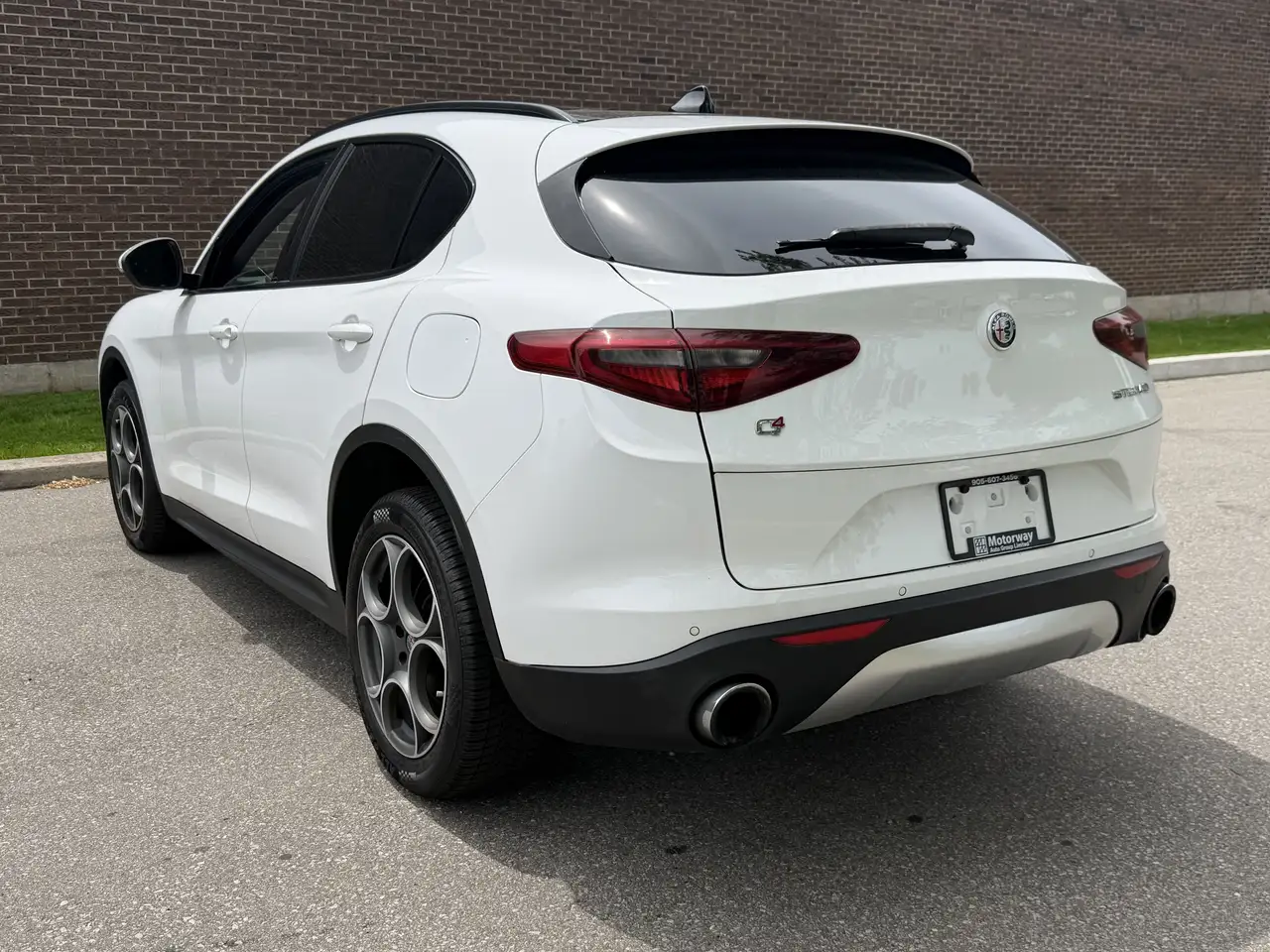 Alfa Romeo Stelvio снимка Alfa Romeo Stelvio