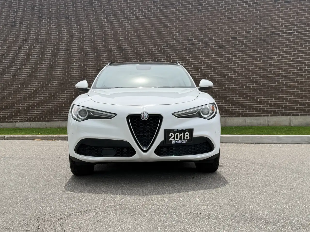 Alfa Romeo Stelvio снимка Alfa Romeo Stelvio