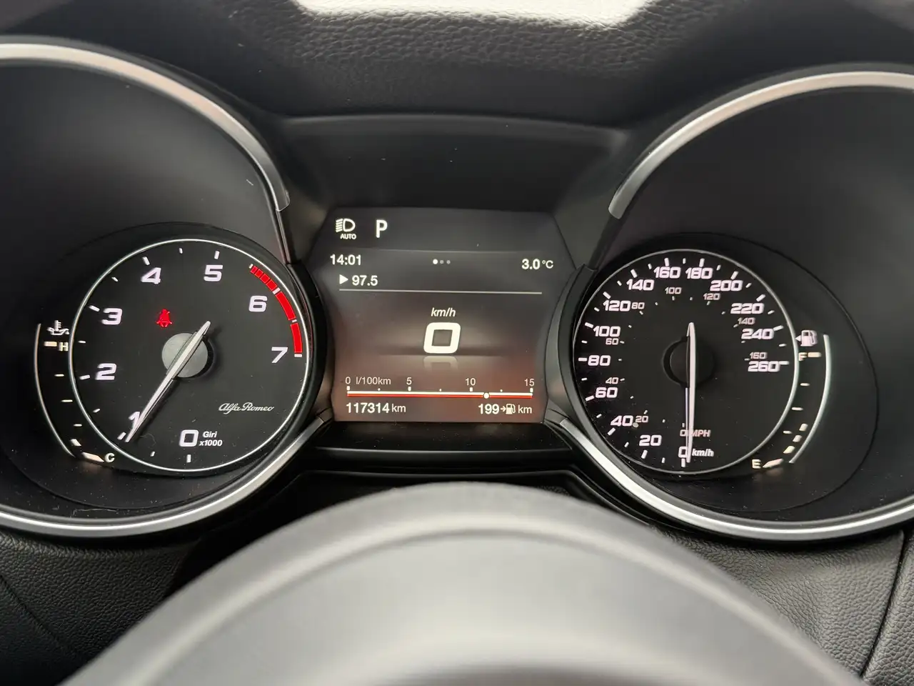 Alfa Romeo Stelvio снимка Alfa Romeo Stelvio