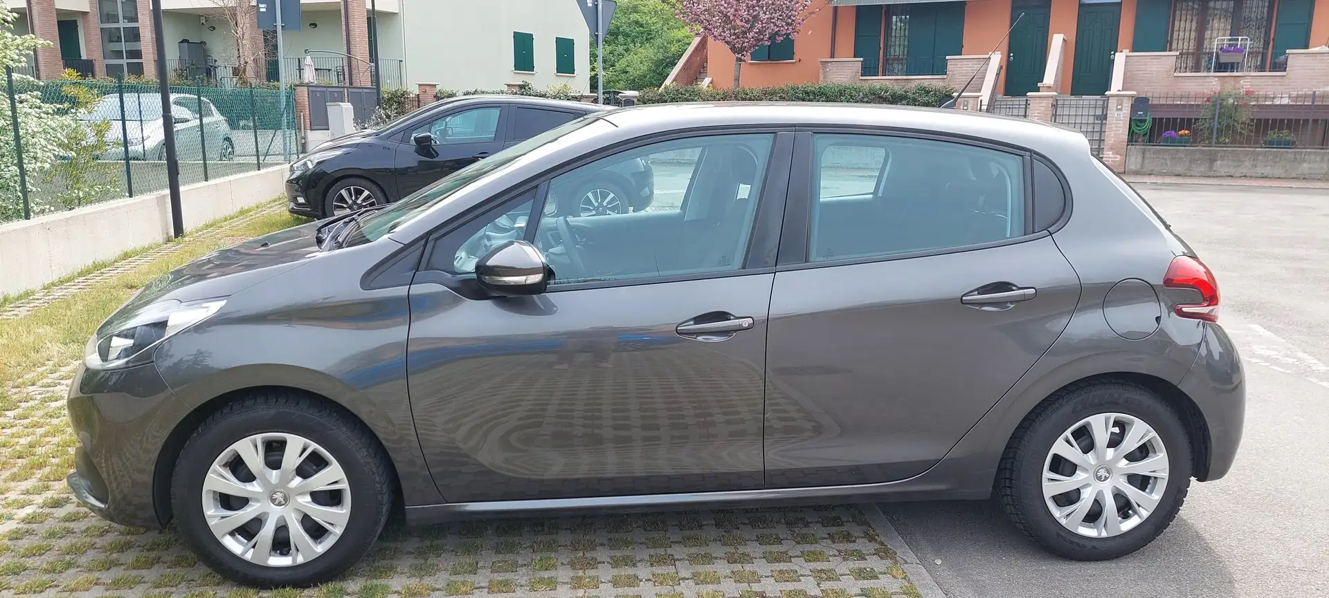 Peugeot 208 208 2018 5p 1.2 puretech Allure 82cv -Ottimo stato Grigio - 2