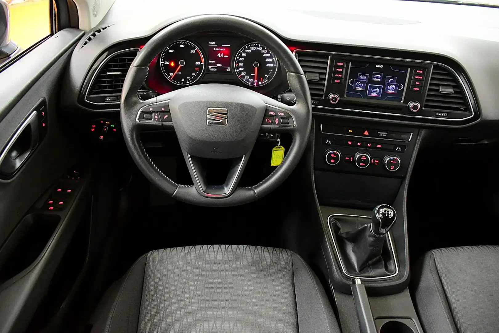 SEAT Leon Style 1,6 TDI Grijs - 2