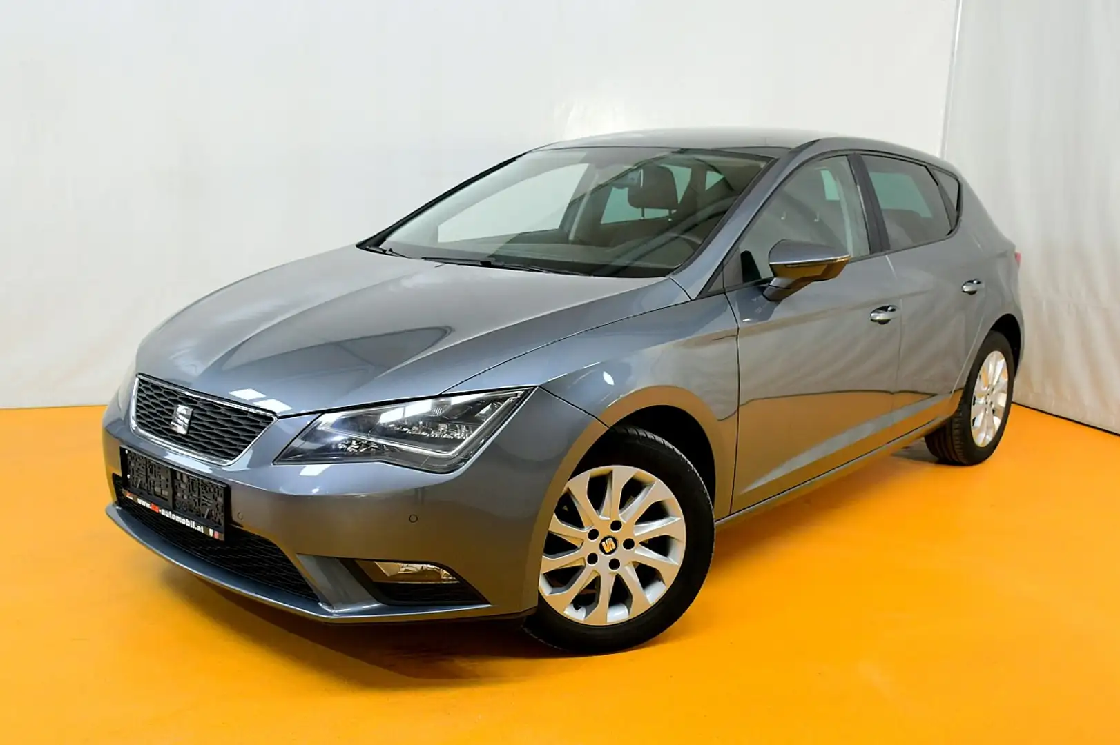SEAT Leon Style 1,6 TDI Grijs - 1