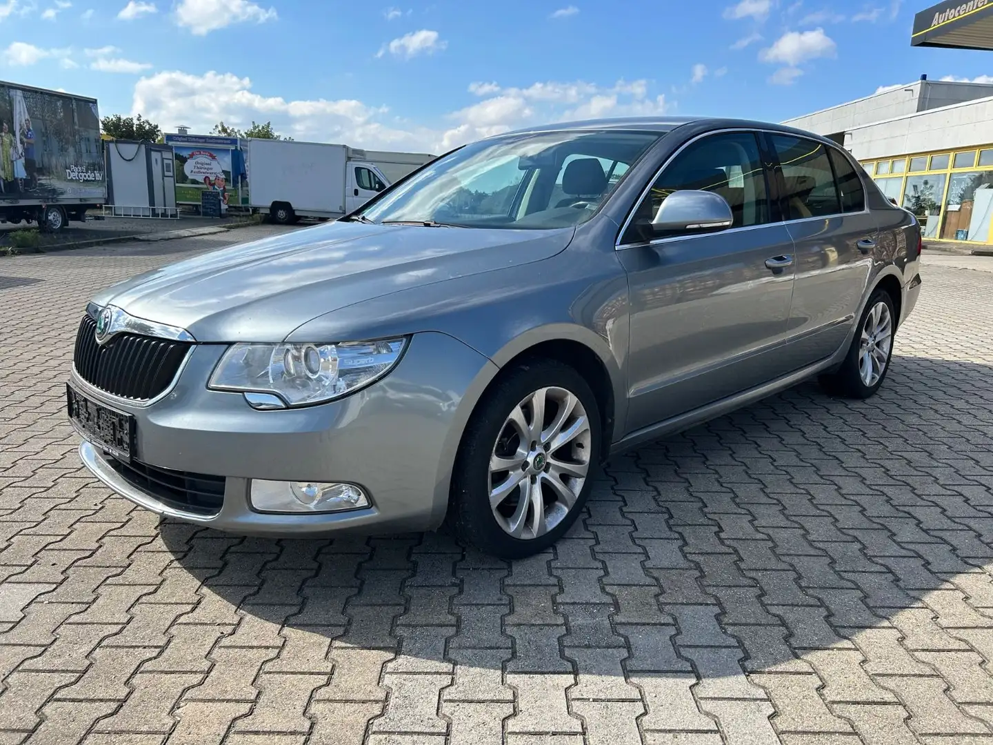 Skoda Superb Ambition Automatik, AHK, Alufelgen, Klima Grau - 1
