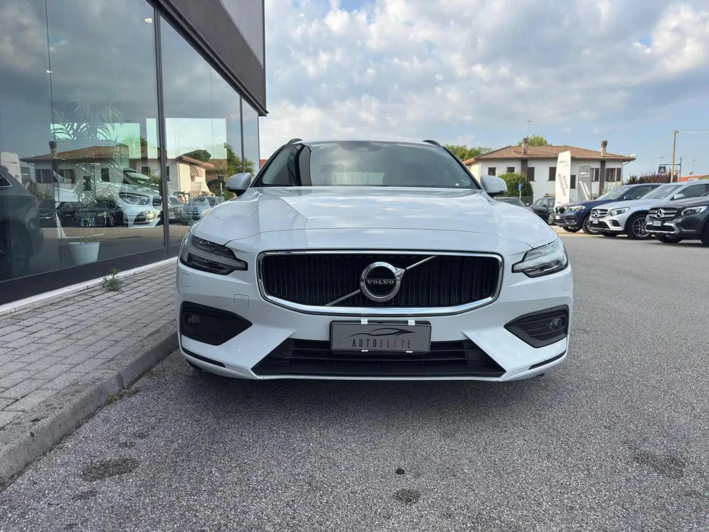 Volvo V60 B4 (d) Geartronic Momentum Business Pro Wit - 2