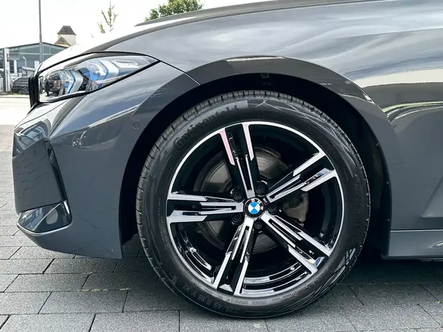 BMW 3 Series view 9