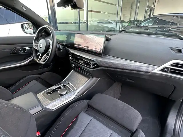 BMW 3 Series view 15