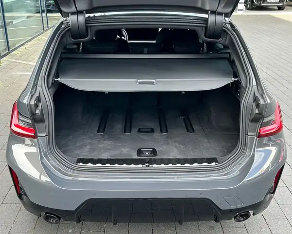 BMW 3 Series view 8