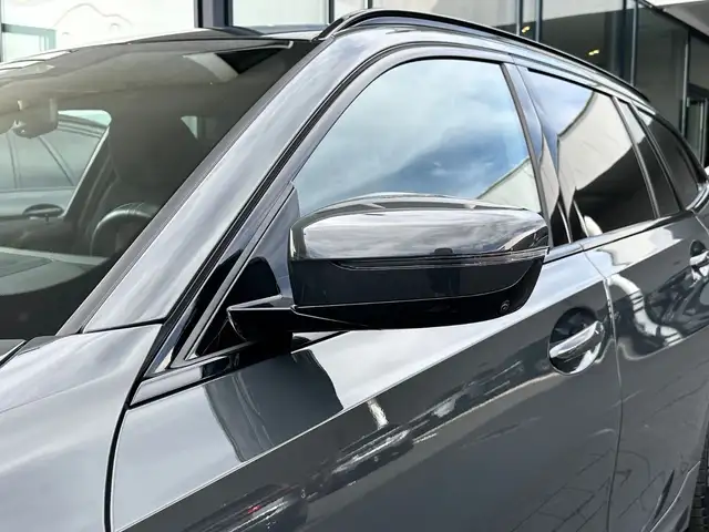 BMW 3 Series view 11