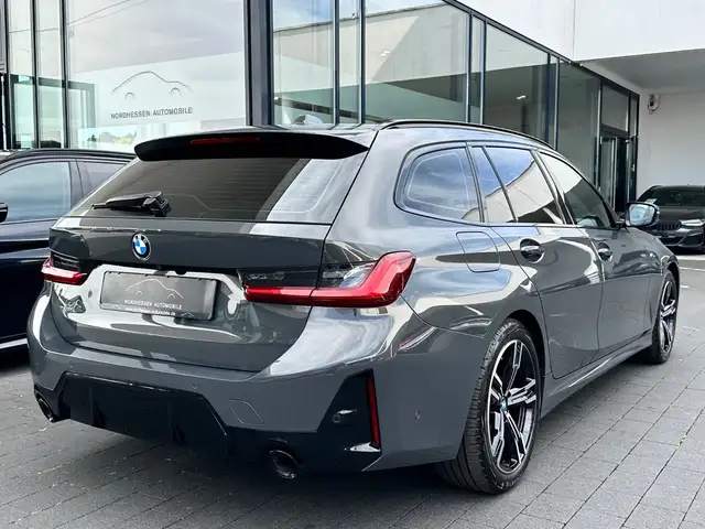 BMW 3 Series view 3