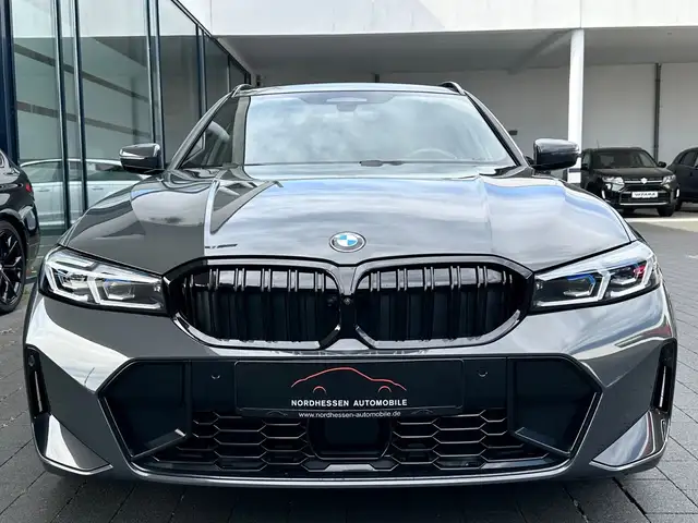 BMW 3 Series view 5