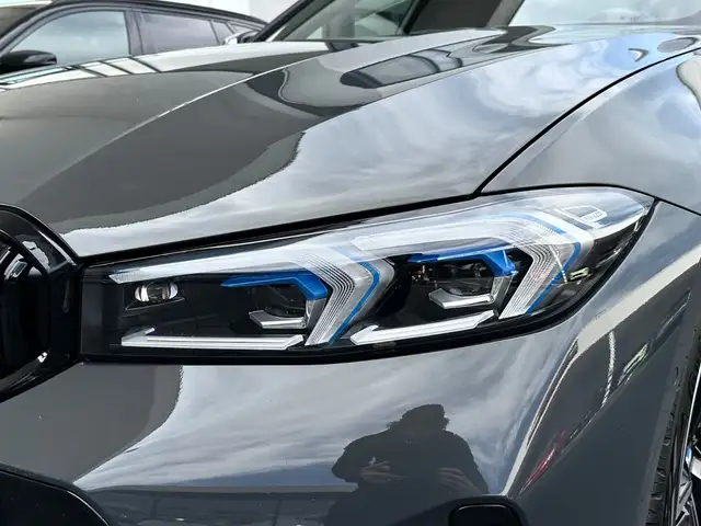 BMW 3 Series view 10