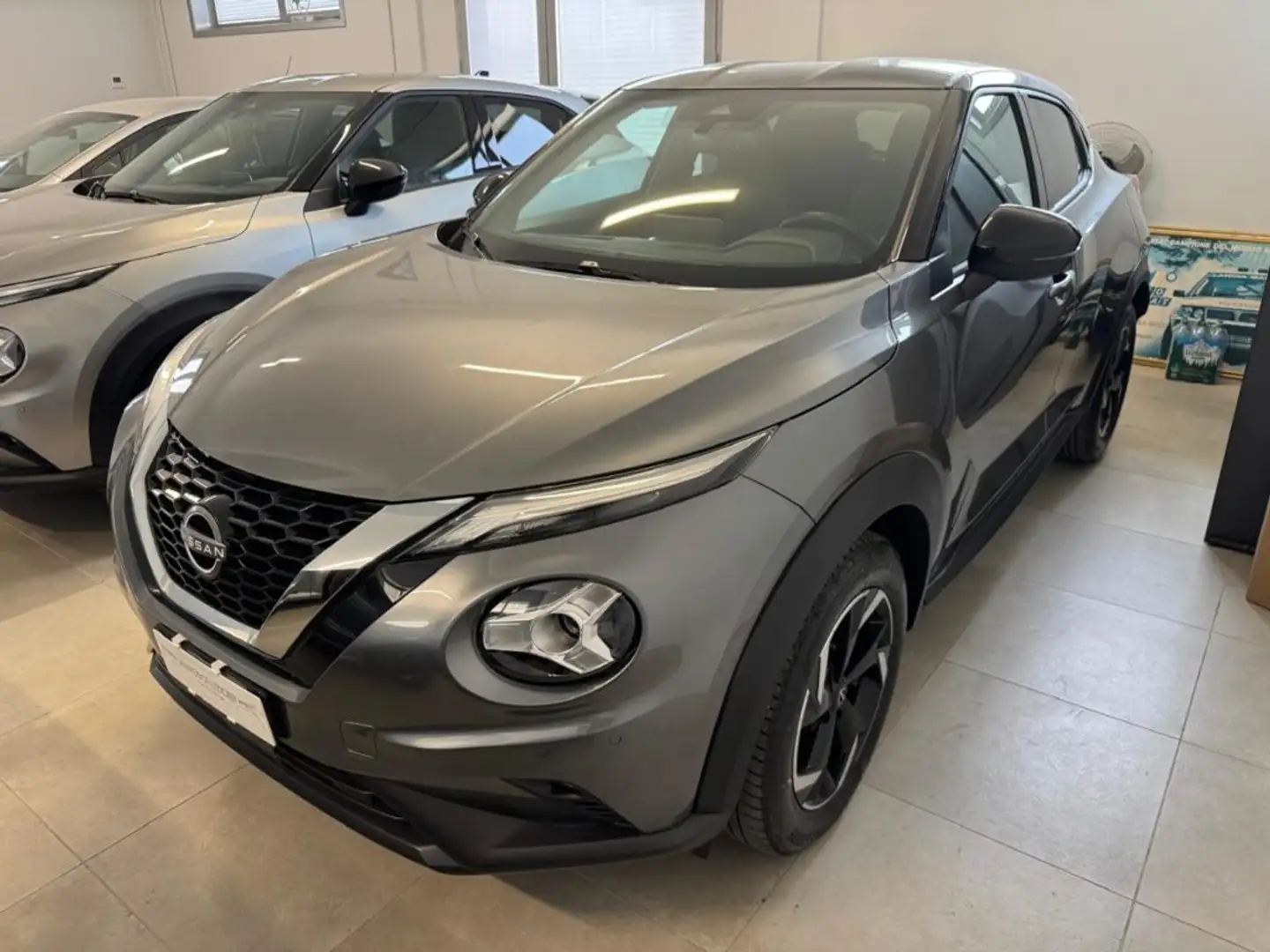 Nissan Juke 1.0 DIG-T 114 CV N-Connecta Grigio - 1