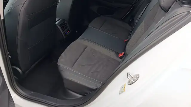 Volkswagen Golf view 11