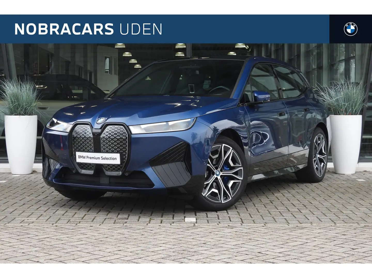 BMW iX xDrive40 High Executive / Sportpakket / Panoramada Modrá - 1