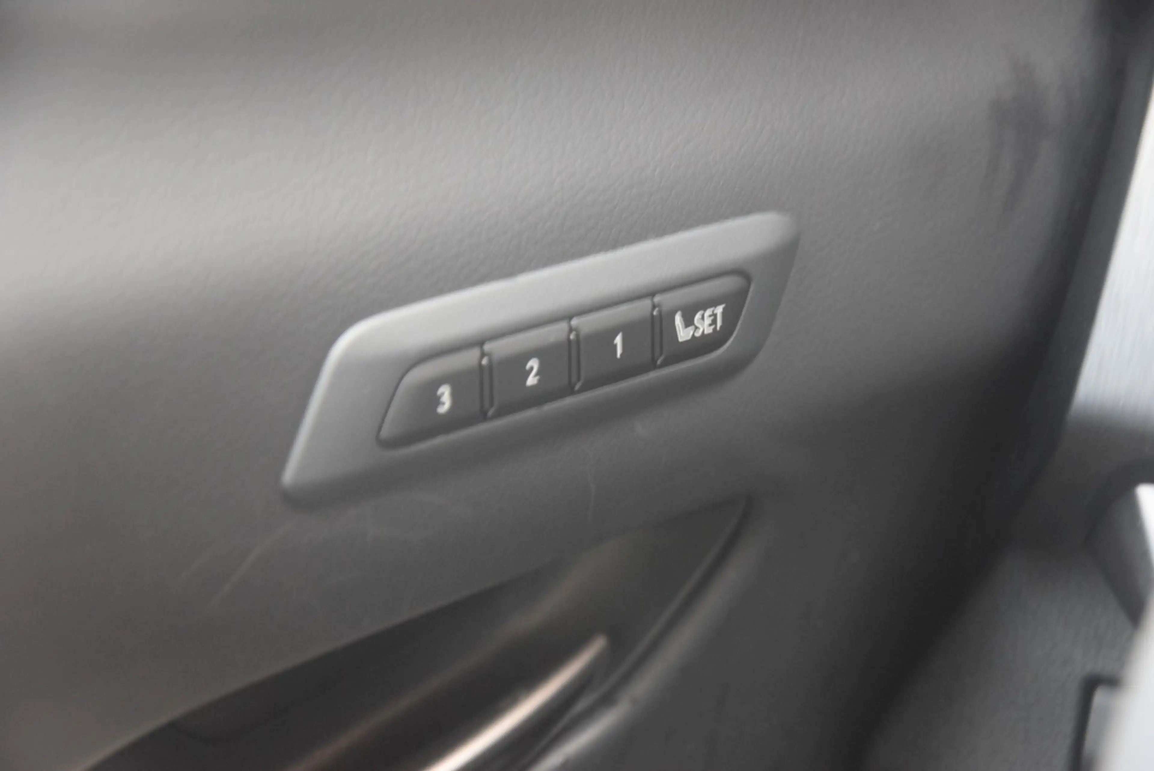 Lexus UX 250h Executive Line + President Pack/Mark Levinson/Deal — photo 15