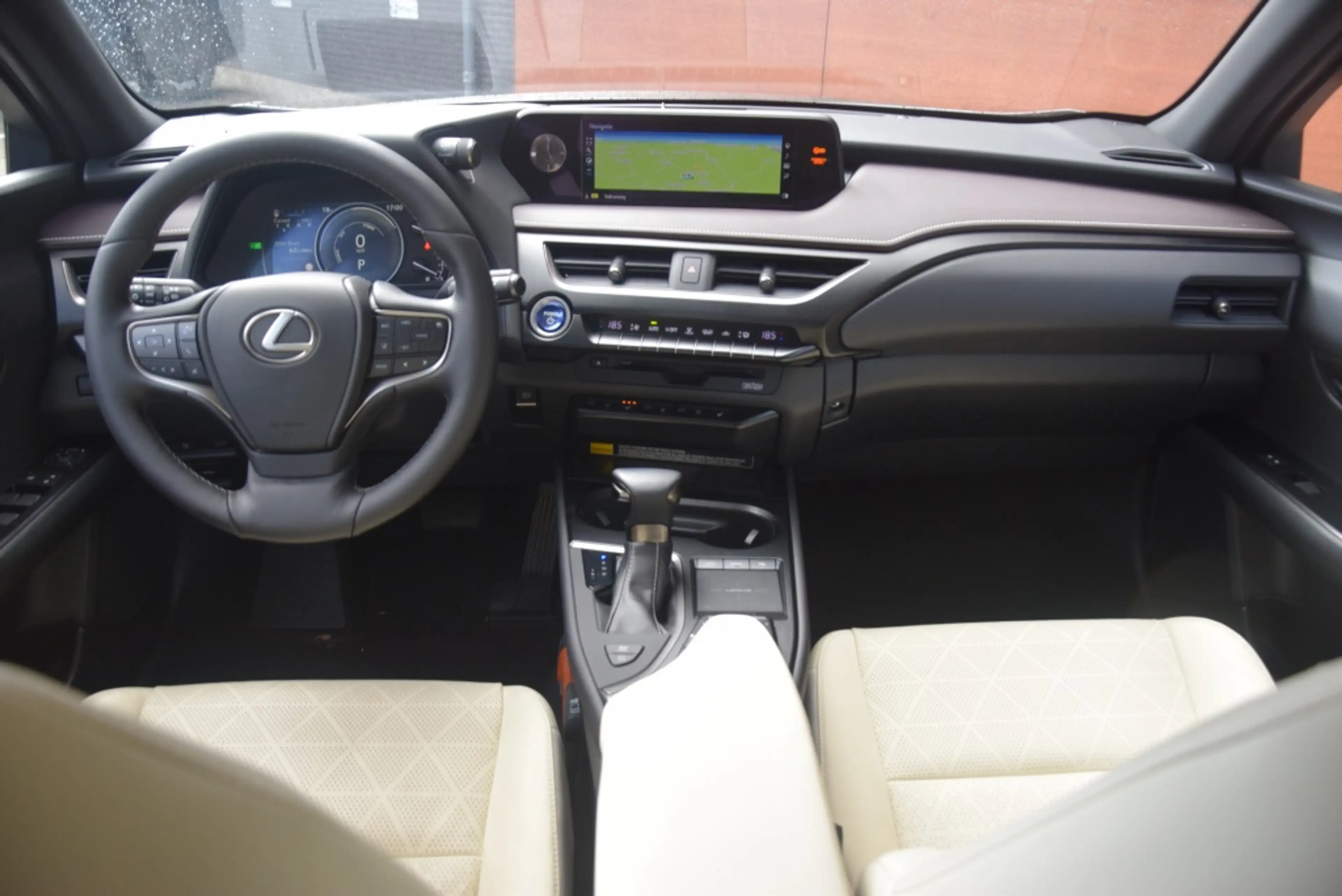 Lexus UX 250h Executive Line + President Pack/Mark Levinson/Deal — photo 5
