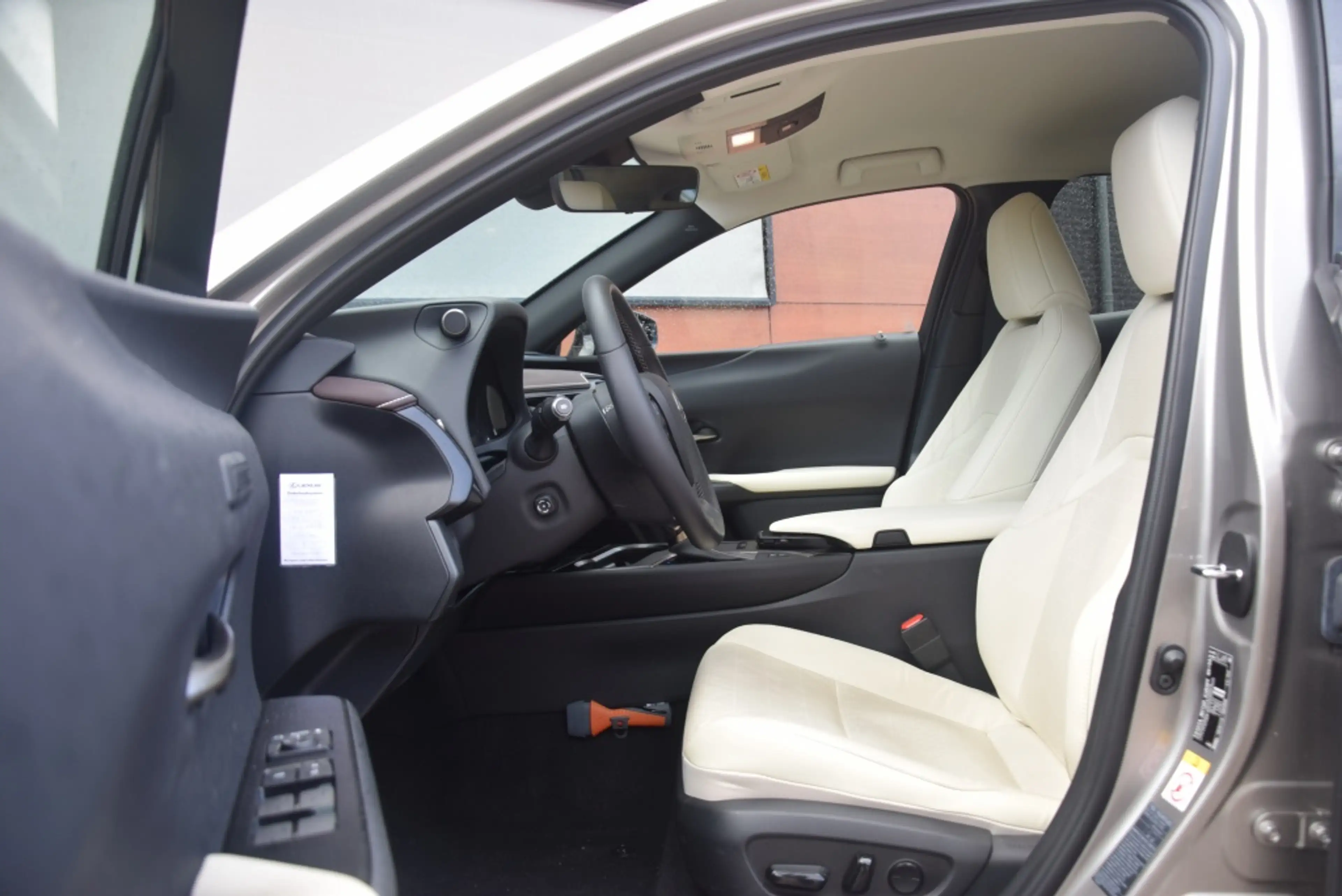 Lexus UX 250h Executive Line + President Pack/Mark Levinson/Deal — photo 7