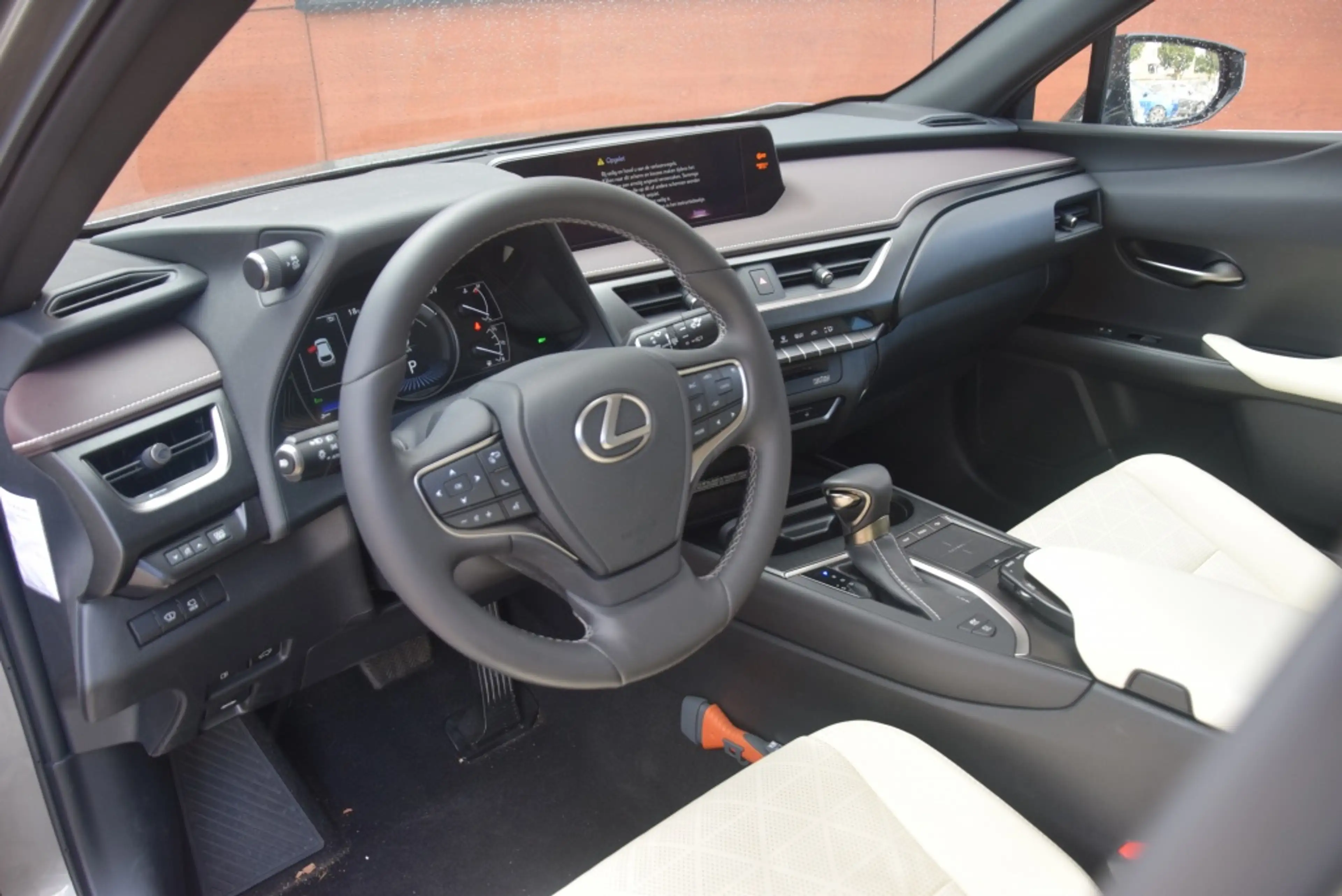 Lexus UX 250h Executive Line + President Pack/Mark Levinson/Deal — photo 6