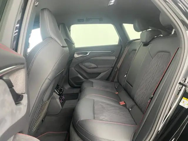 Audi A6 view 11