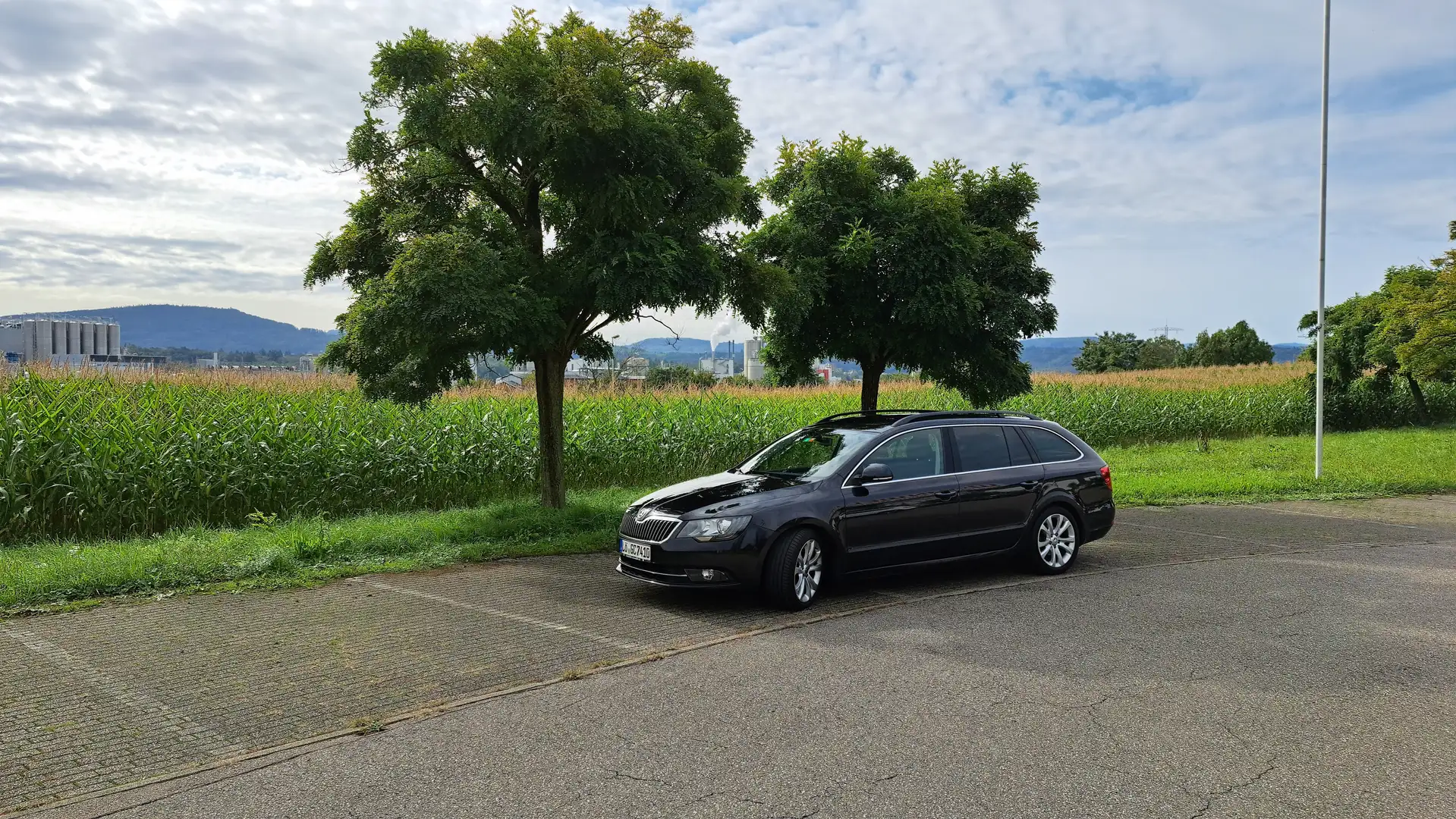 Skoda Superb Superb Combi 2.0 TDI DSG Ambition Black - 2