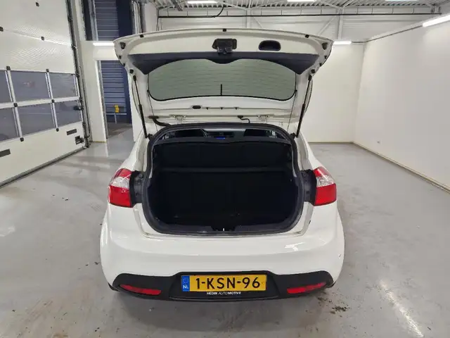 Kia Rio view 11