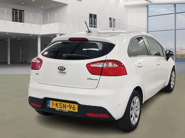 Kia Rio view 3