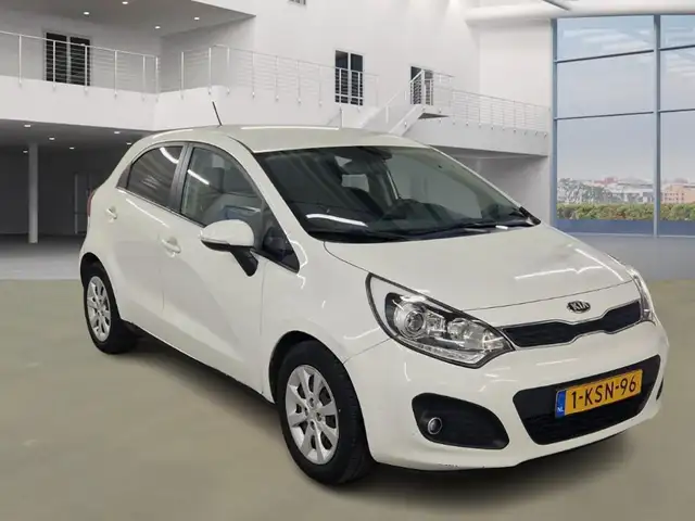 Kia Rio view 2
