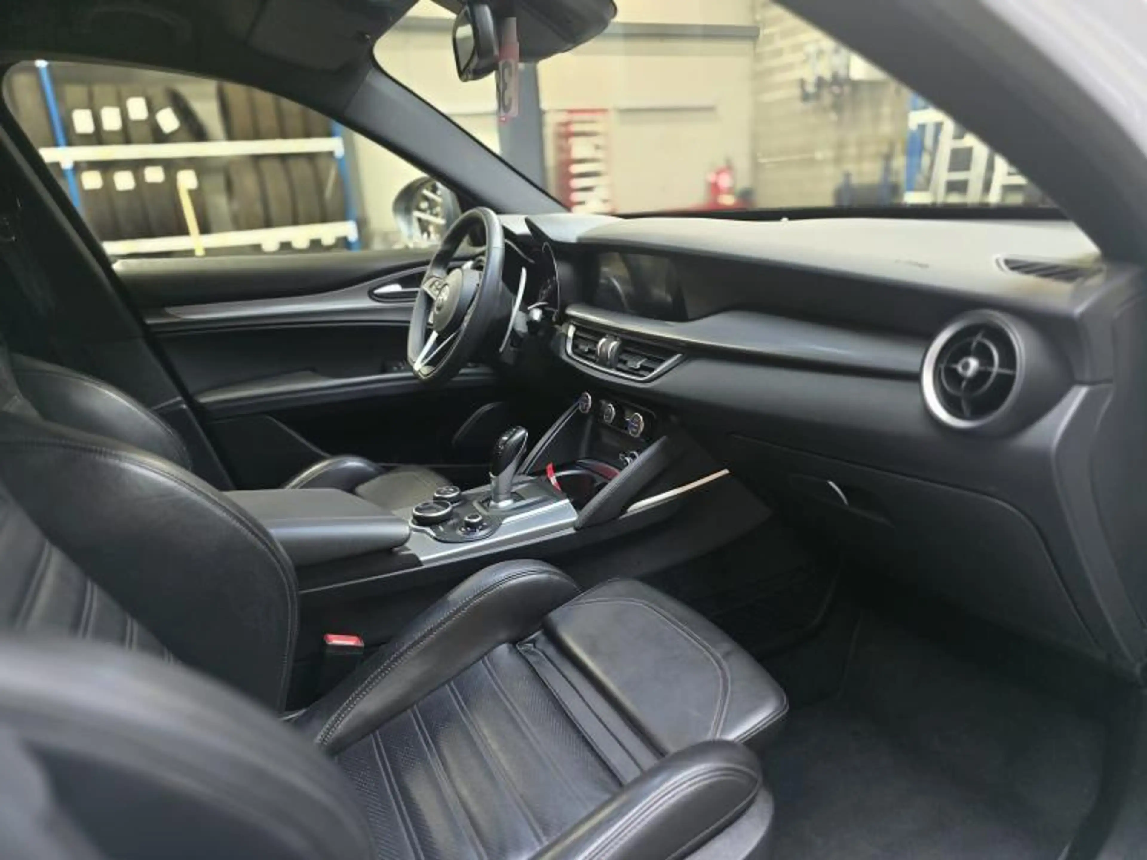 Alfa Romeo Stelvio B-Tech — photo 9