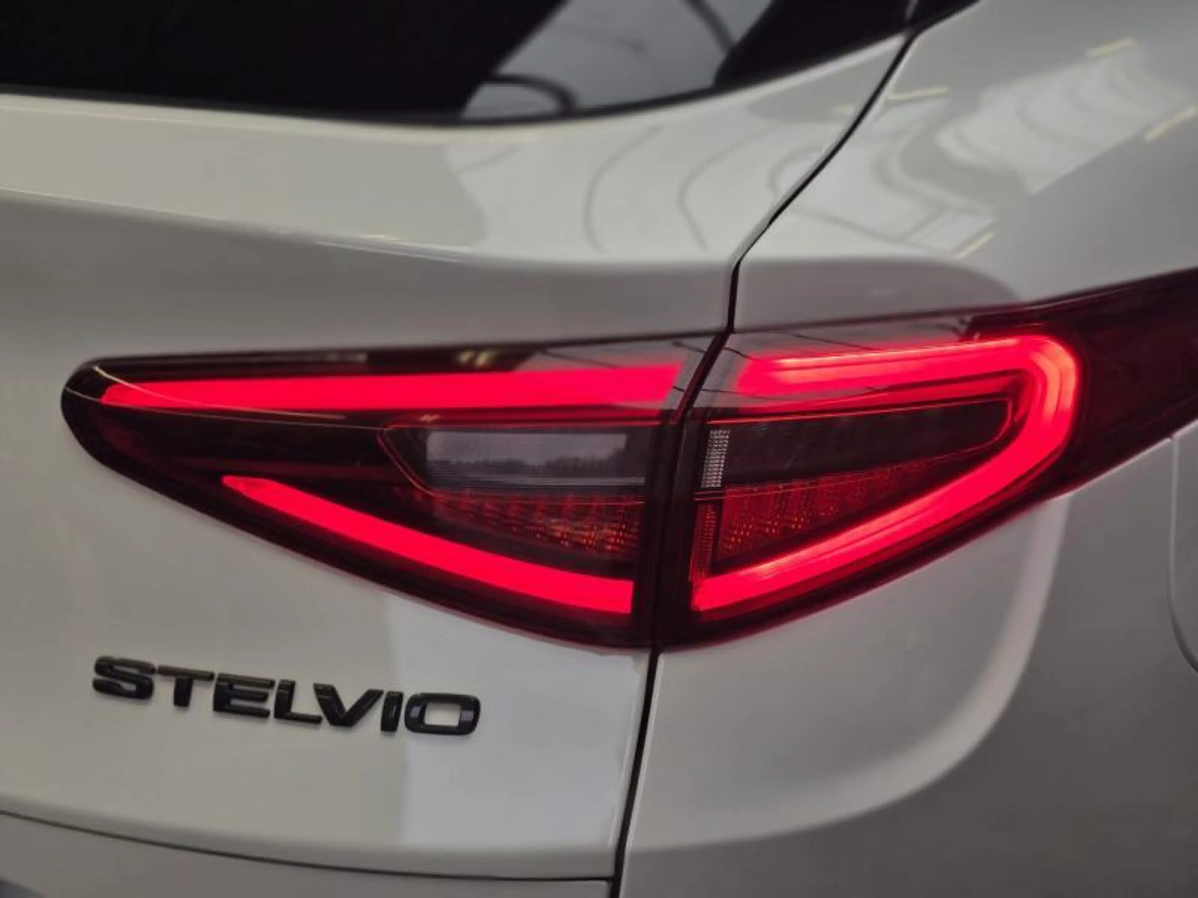 Alfa Romeo Stelvio B-Tech — photo 13
