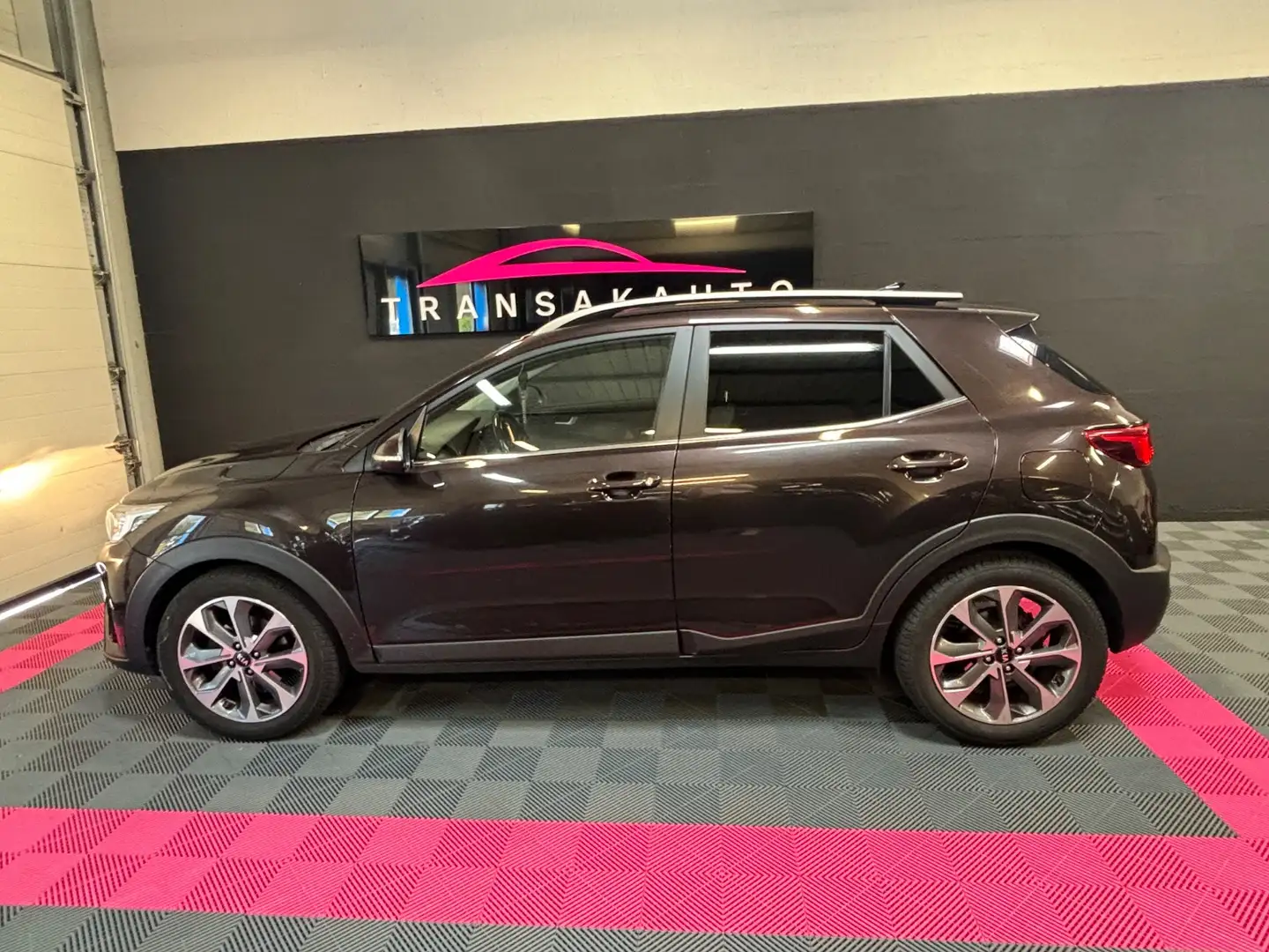 Kia Stonic Design Marrón - 2