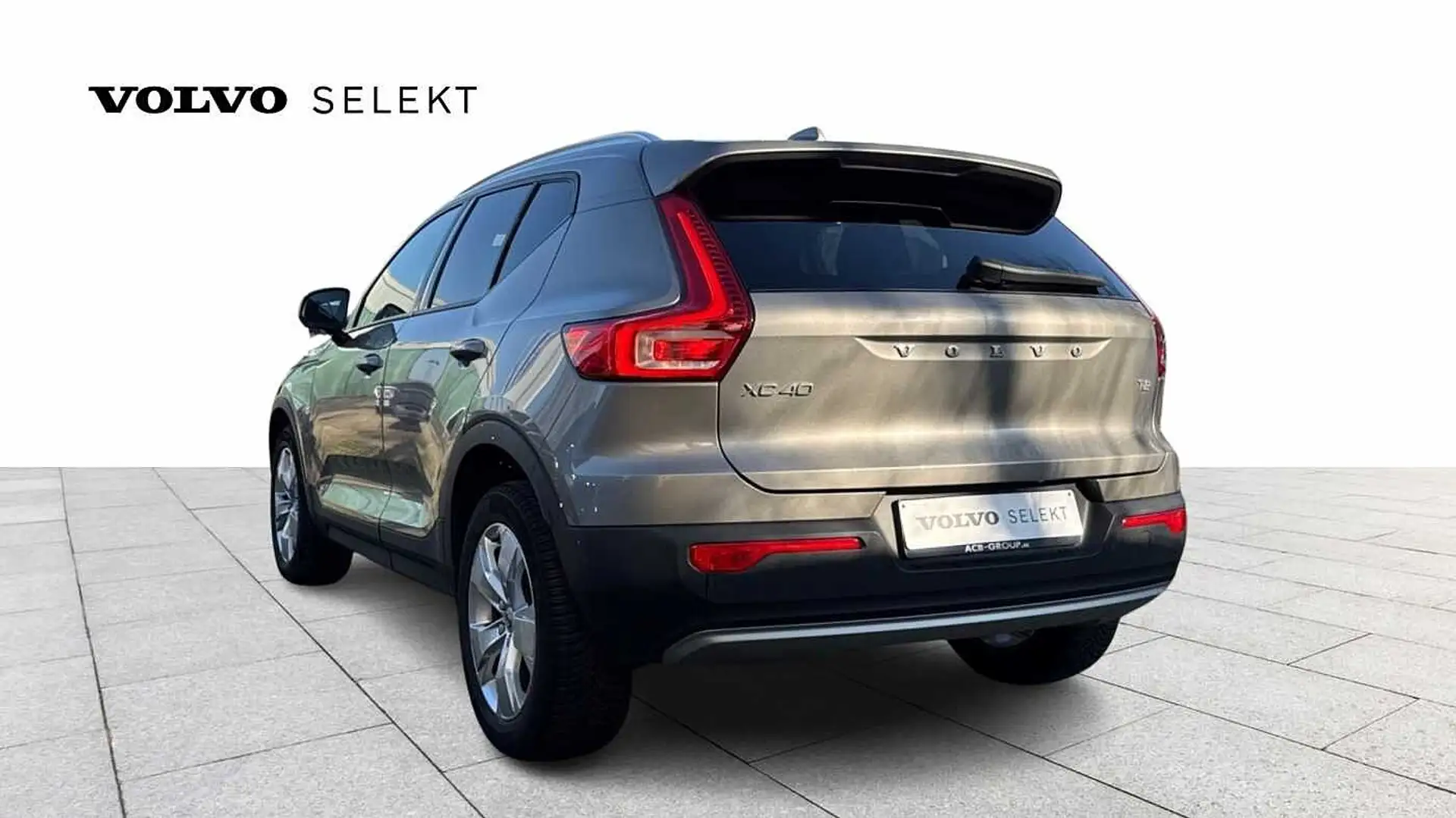 Volvo XC40 Momentum Pro, T2 (manual) Gris - 2