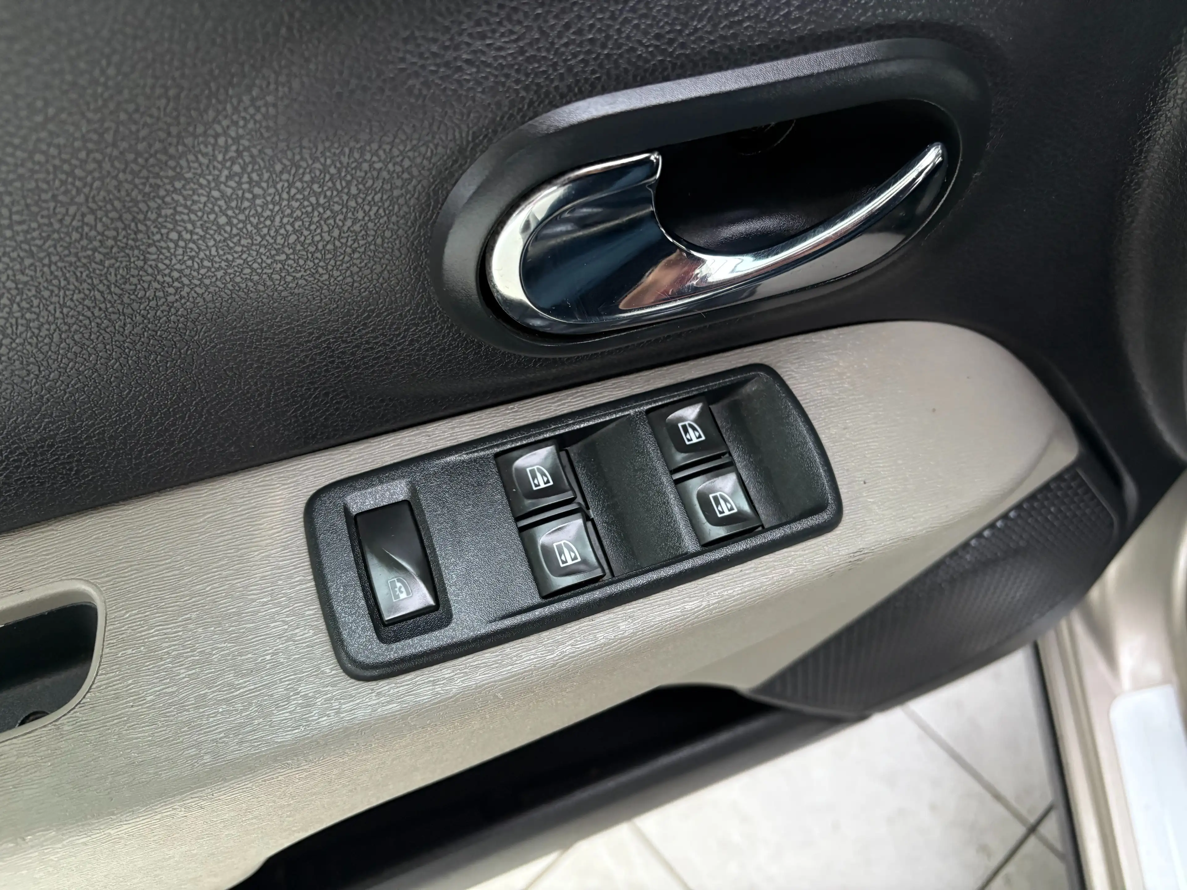 Dacia Lodgy 1.5 dCi *CUIR * GPS * PDC * JANTES * 1ER PROP* — photo 15