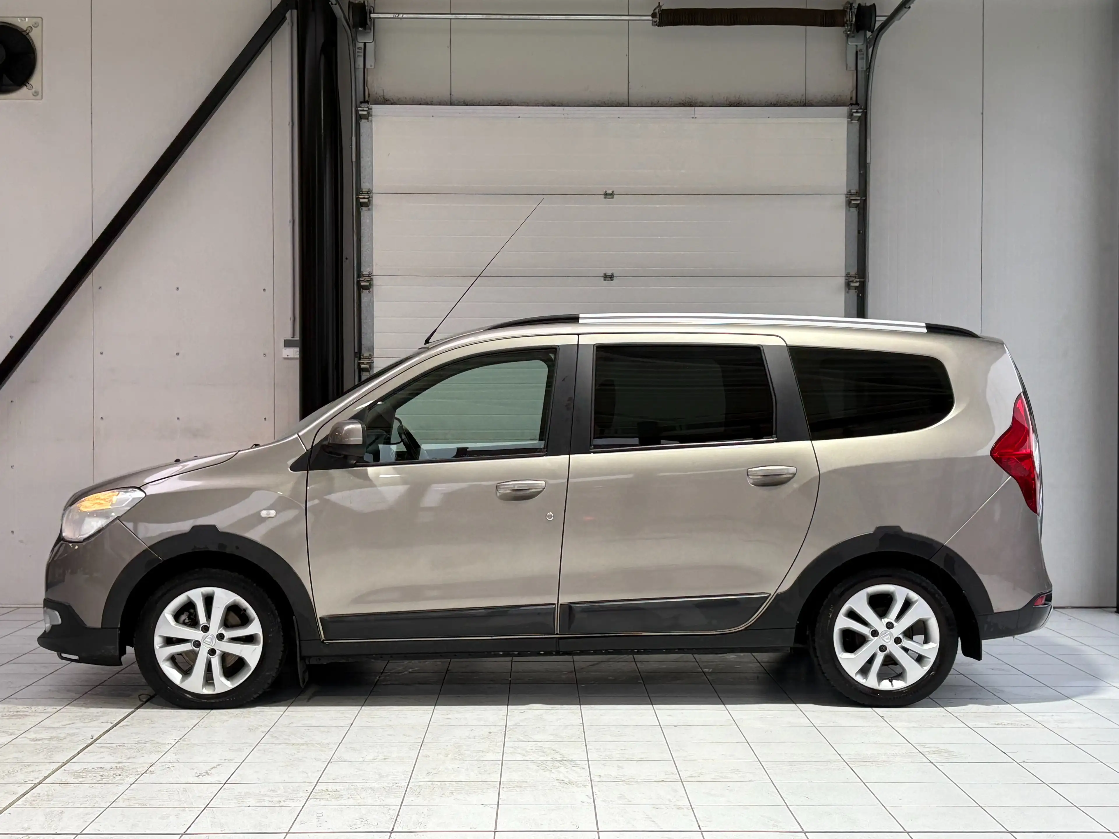 Dacia Lodgy 1.5 dCi *CUIR * GPS * PDC * JANTES * 1ER PROP* — photo 2