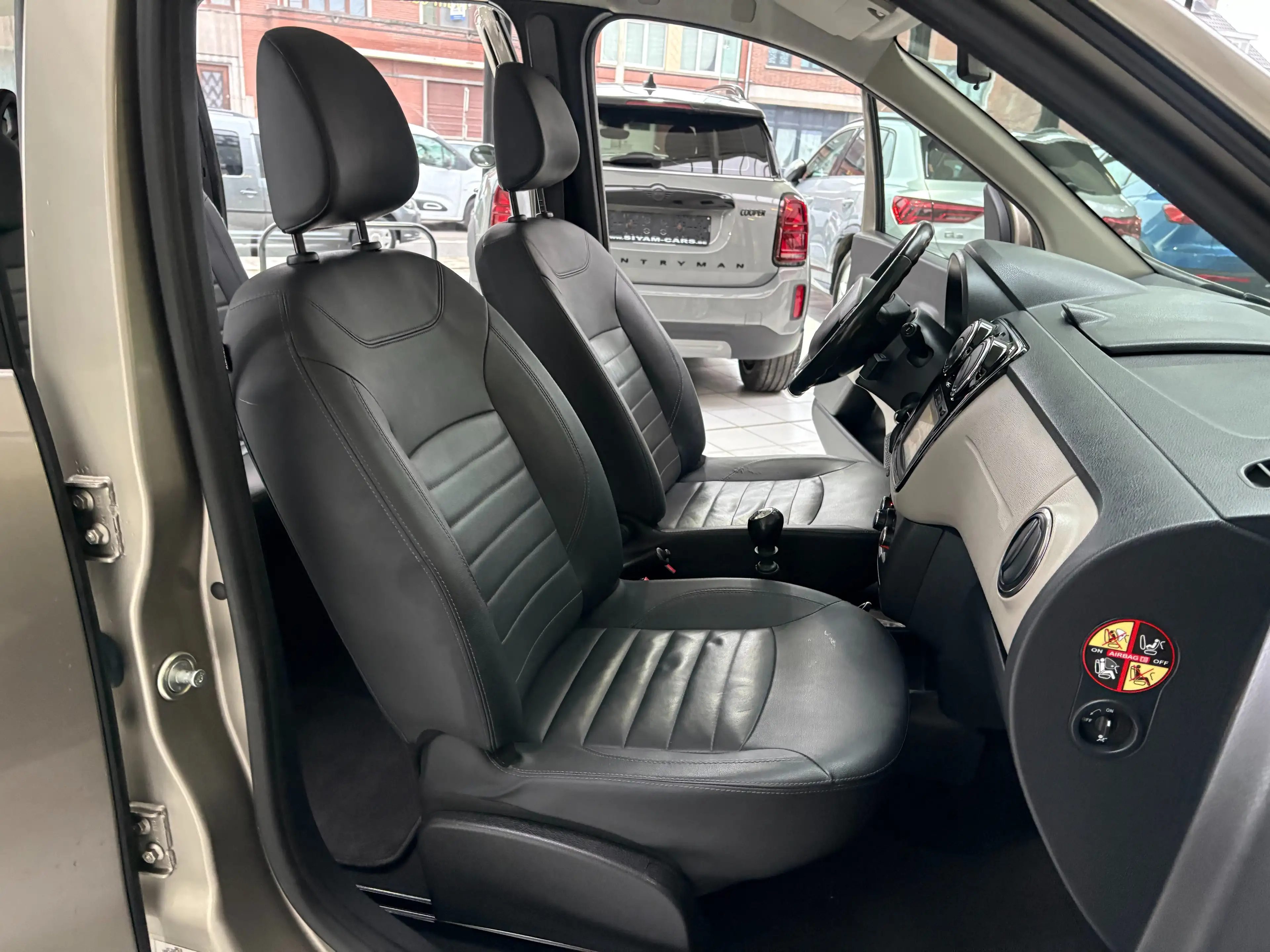 Dacia Lodgy 1.5 dCi *CUIR * GPS * PDC * JANTES * 1ER PROP* — photo 12