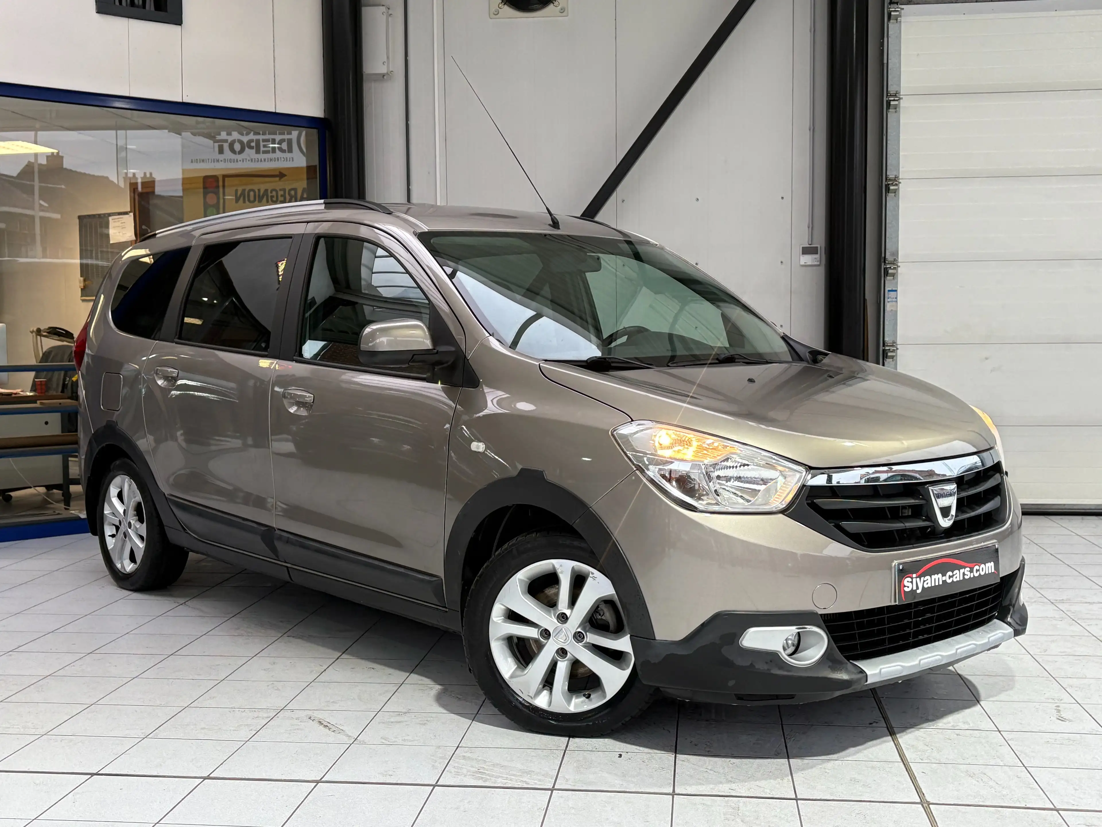 Dacia Lodgy 1.5 dCi *CUIR * GPS * PDC * JANTES * 1ER PROP* — photo 7