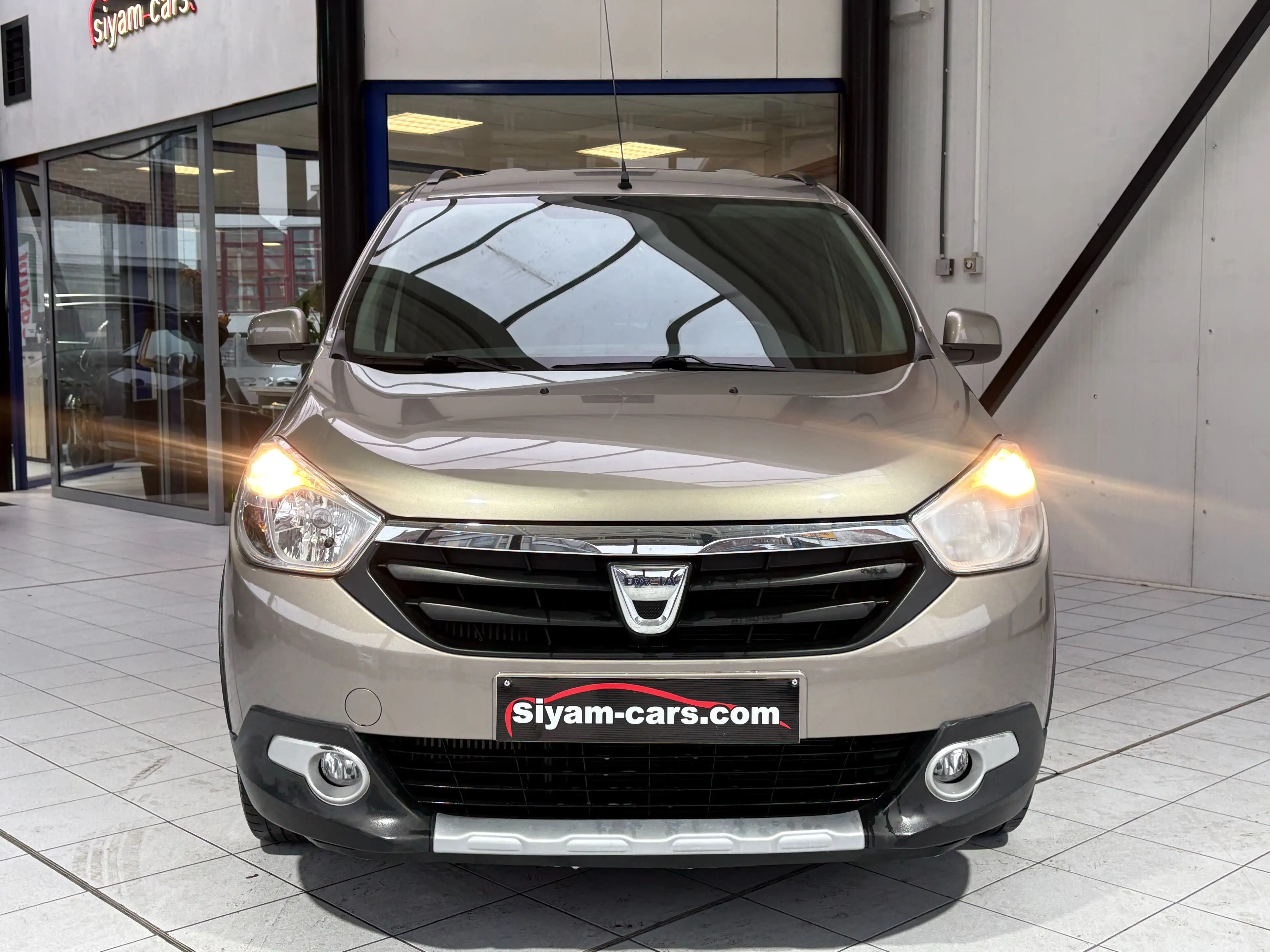 Dacia Lodgy 1.5 dCi *CUIR * GPS * PDC * JANTES * 1ER PROP* — photo 8