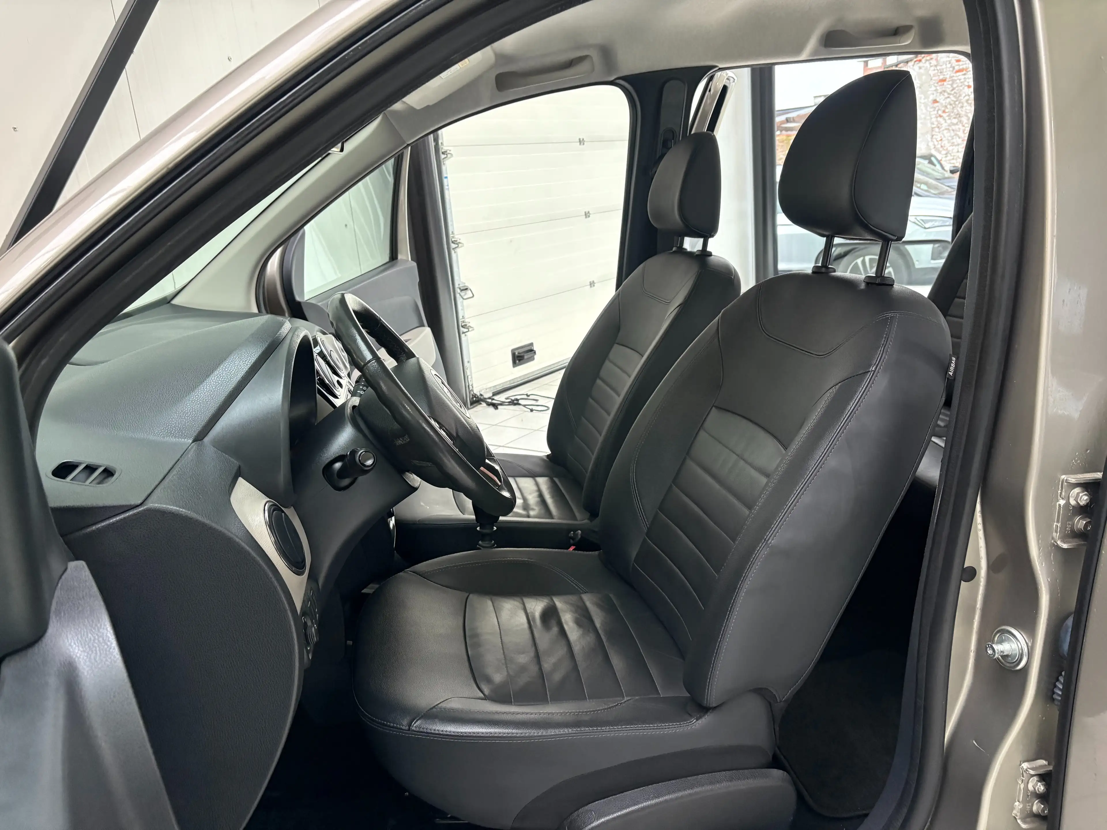 Dacia Lodgy 1.5 dCi *CUIR * GPS * PDC * JANTES * 1ER PROP* — photo 14