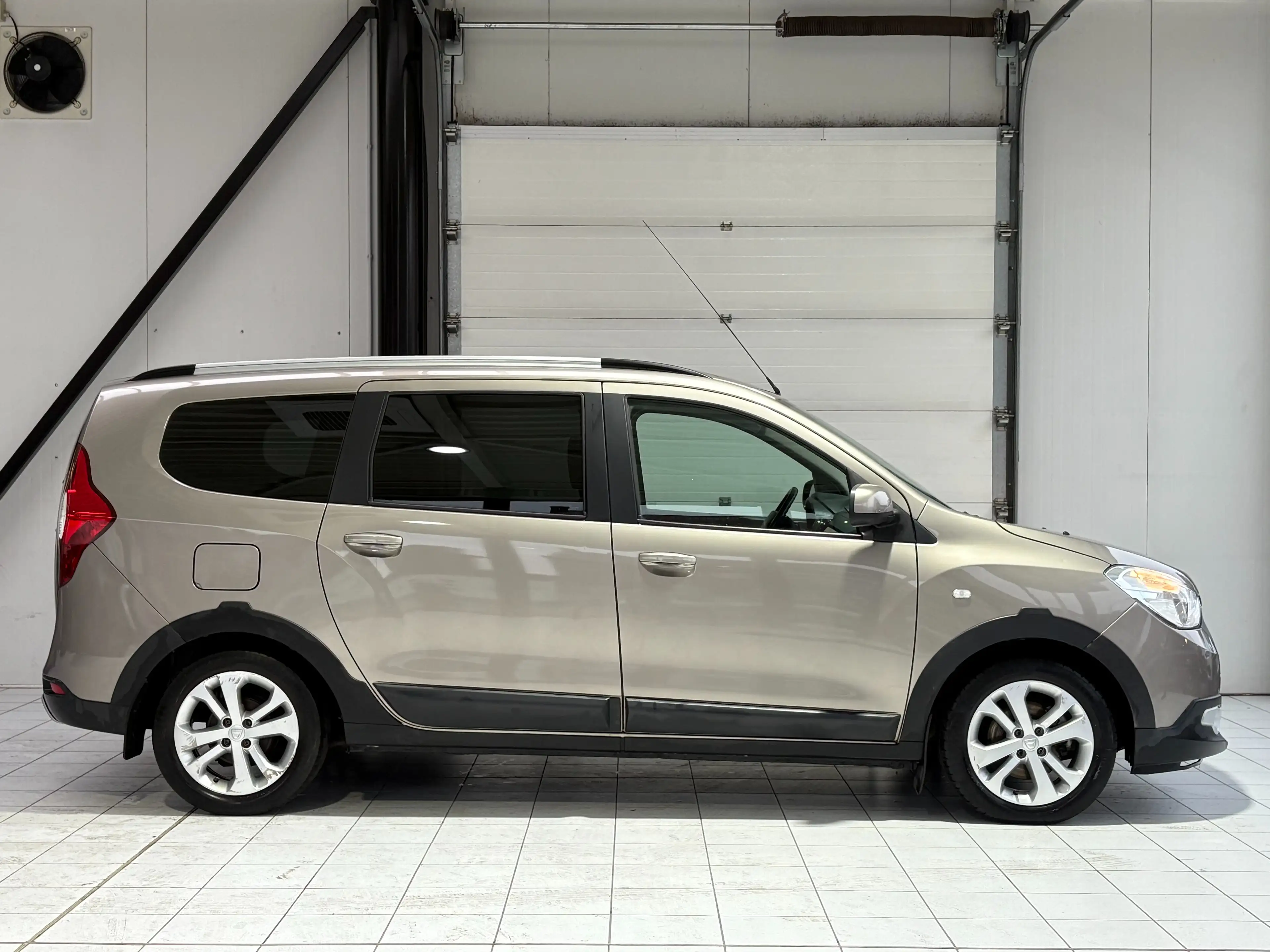 Dacia Lodgy 1.5 dCi *CUIR * GPS * PDC * JANTES * 1ER PROP* — photo 6