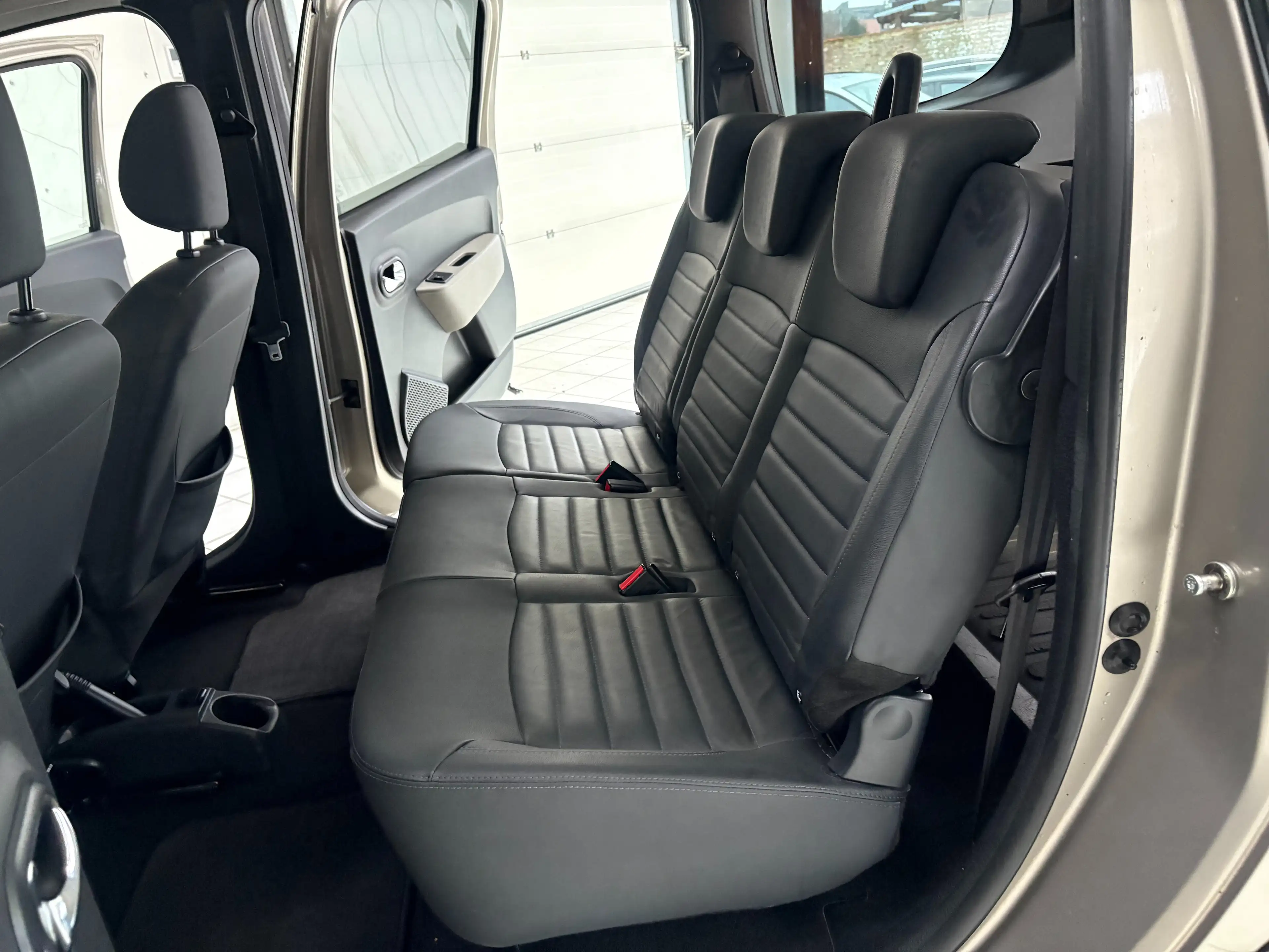Dacia Lodgy 1.5 dCi *CUIR * GPS * PDC * JANTES * 1ER PROP* — photo 10