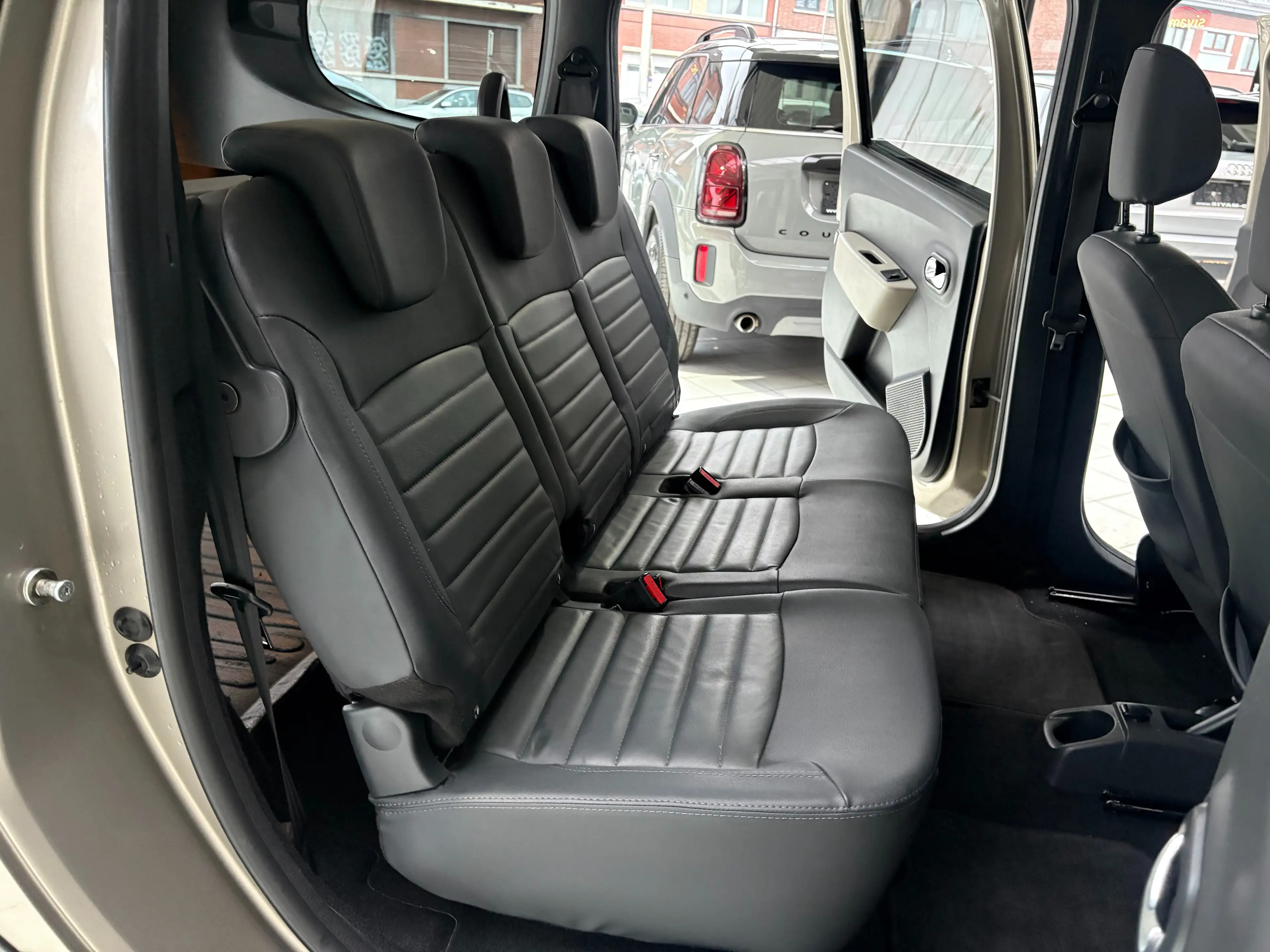 Dacia Lodgy 1.5 dCi *CUIR * GPS * PDC * JANTES * 1ER PROP* — photo 9