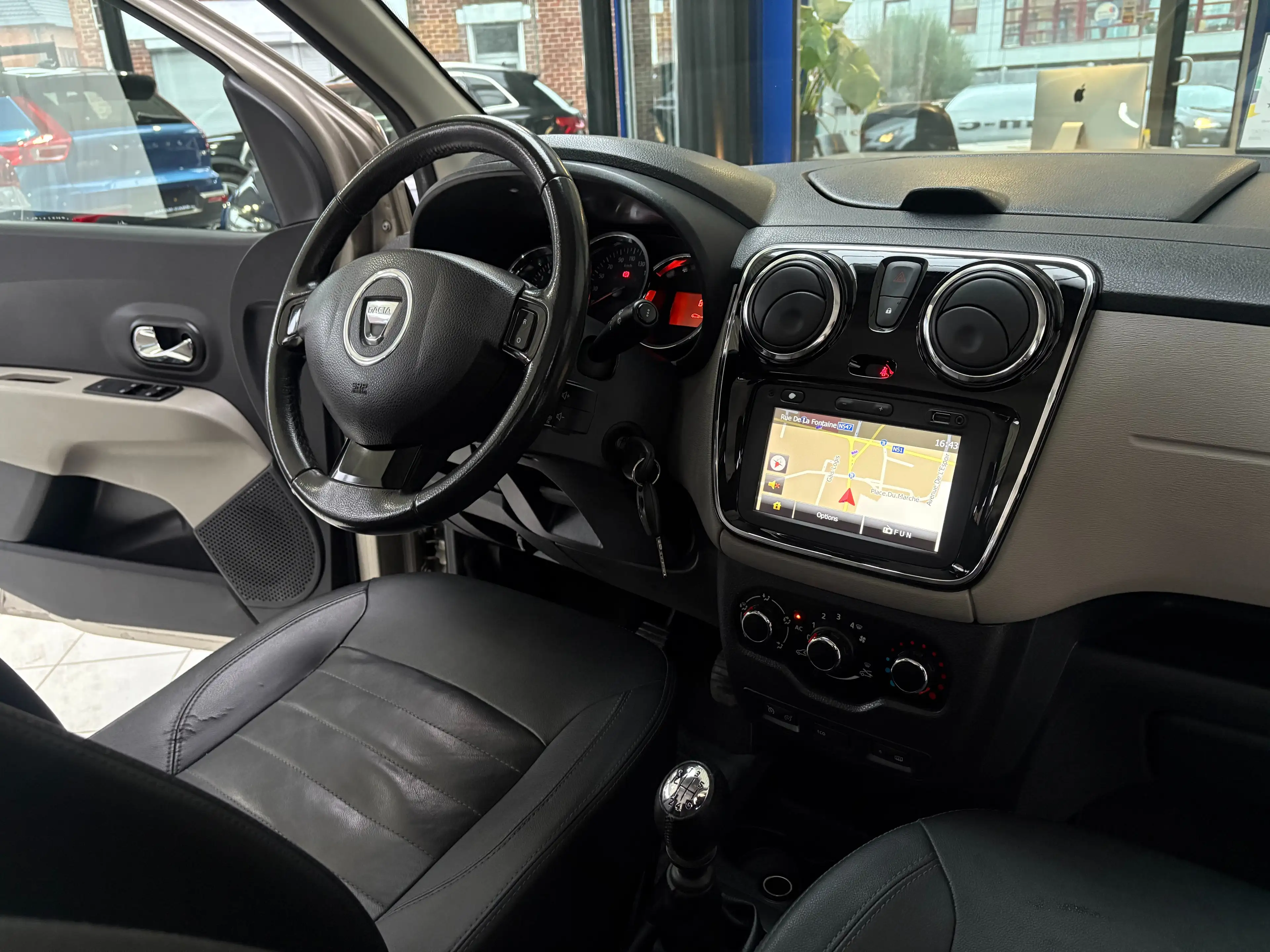 Dacia Lodgy 1.5 dCi *CUIR * GPS * PDC * JANTES * 1ER PROP* — photo 13